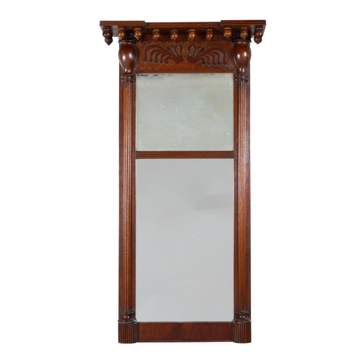 Early 19th Century American Mahogany Tabernacle Pier Mirror For Sale 1