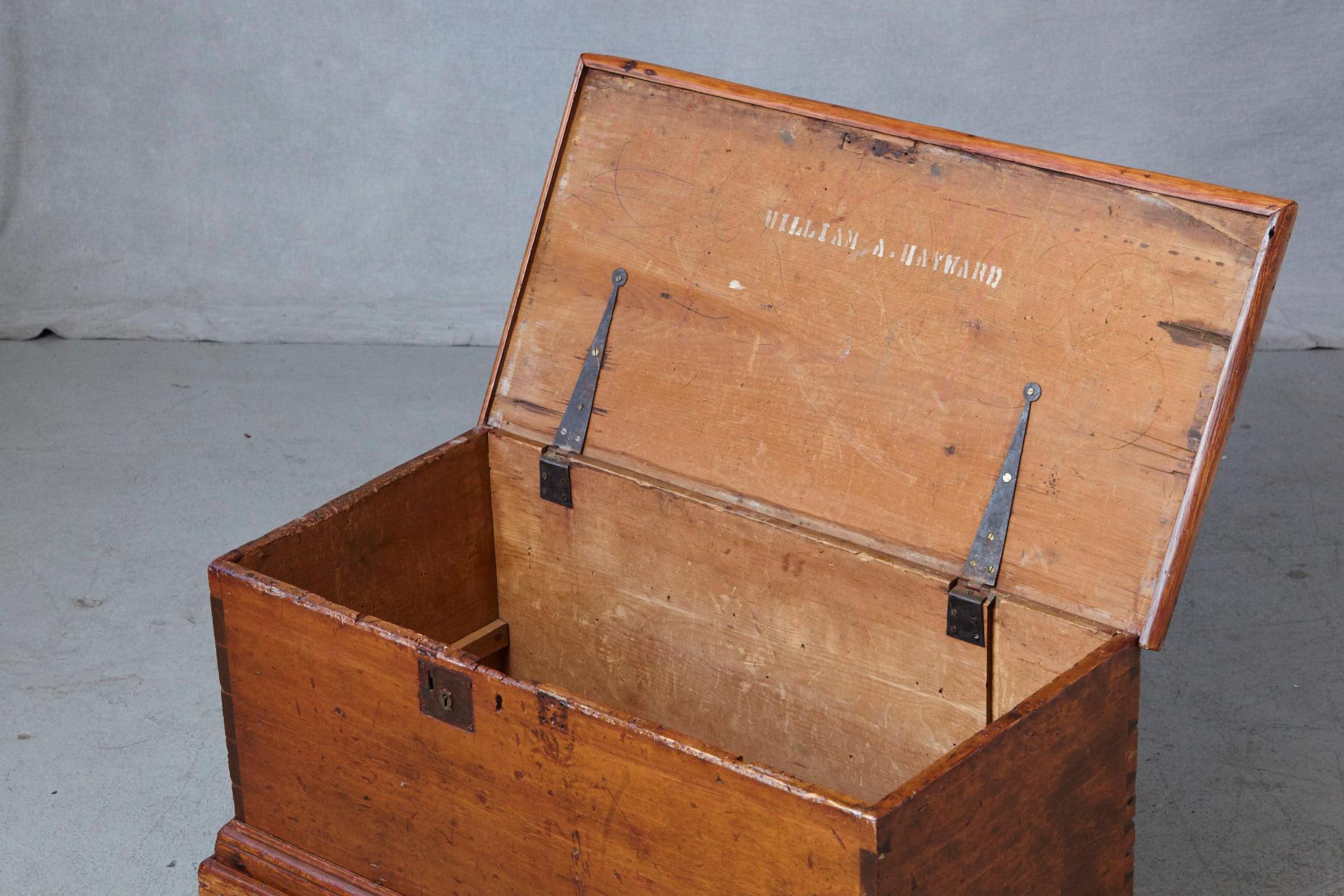 Early 19th Century American Pine Blanket Chest or Trunk, circa 1820s 2