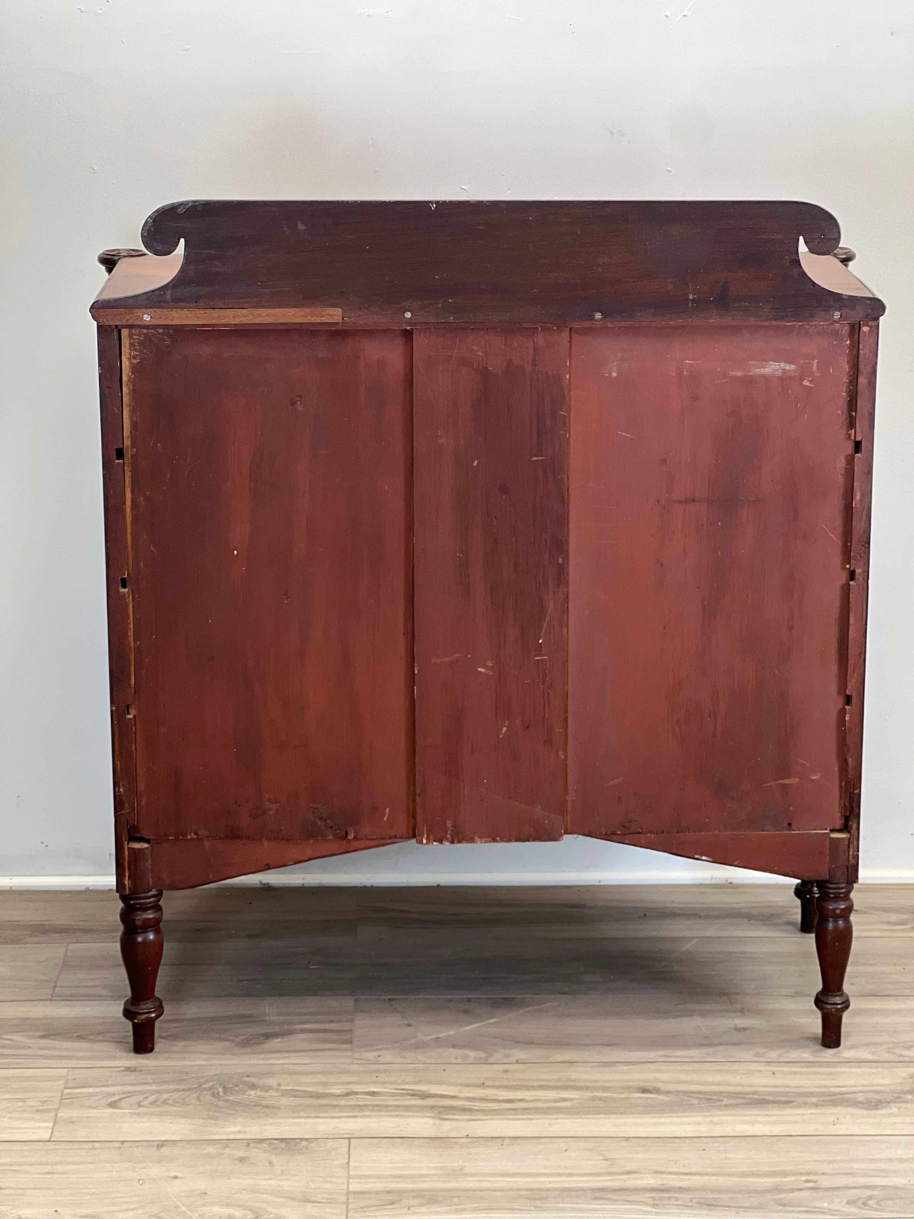 Early 19th Century American Sheraton Bow Front Chest of Drawers 6