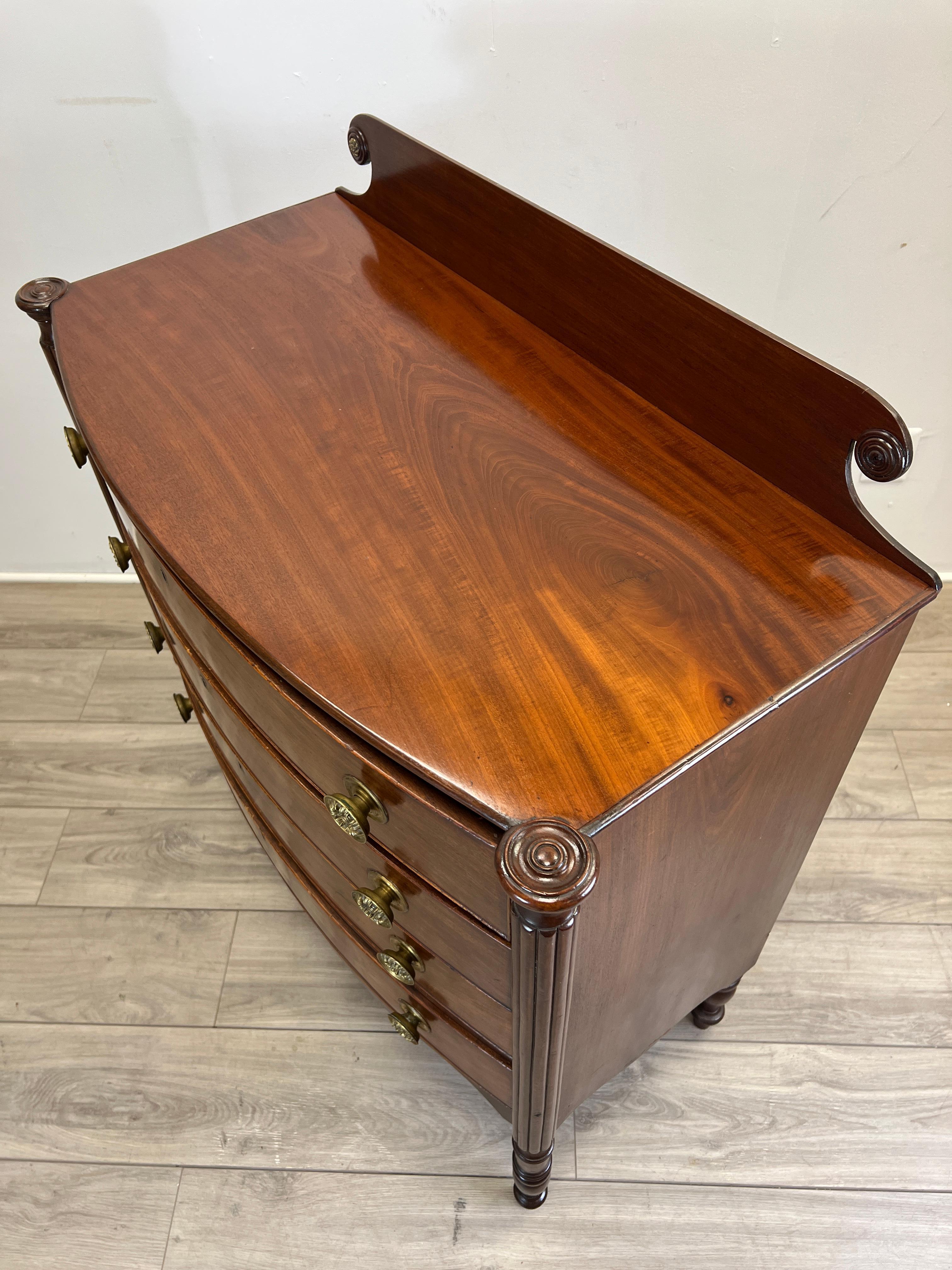Early 19th Century American Sheraton Bow Front Chest of Drawers For Sale 9
