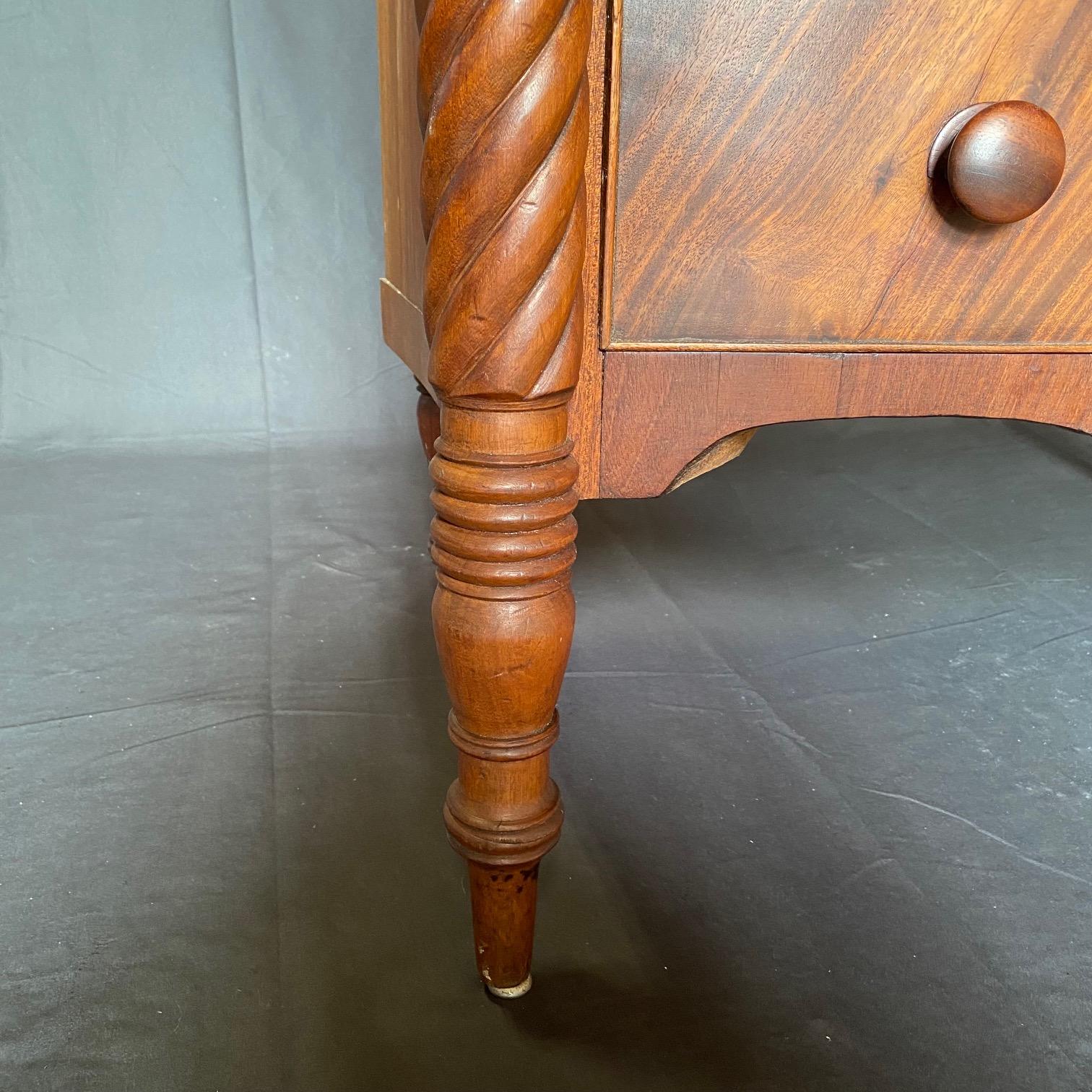 Early 19th Century American Sheraton Bow Front Chest of Drawers  For Sale 3