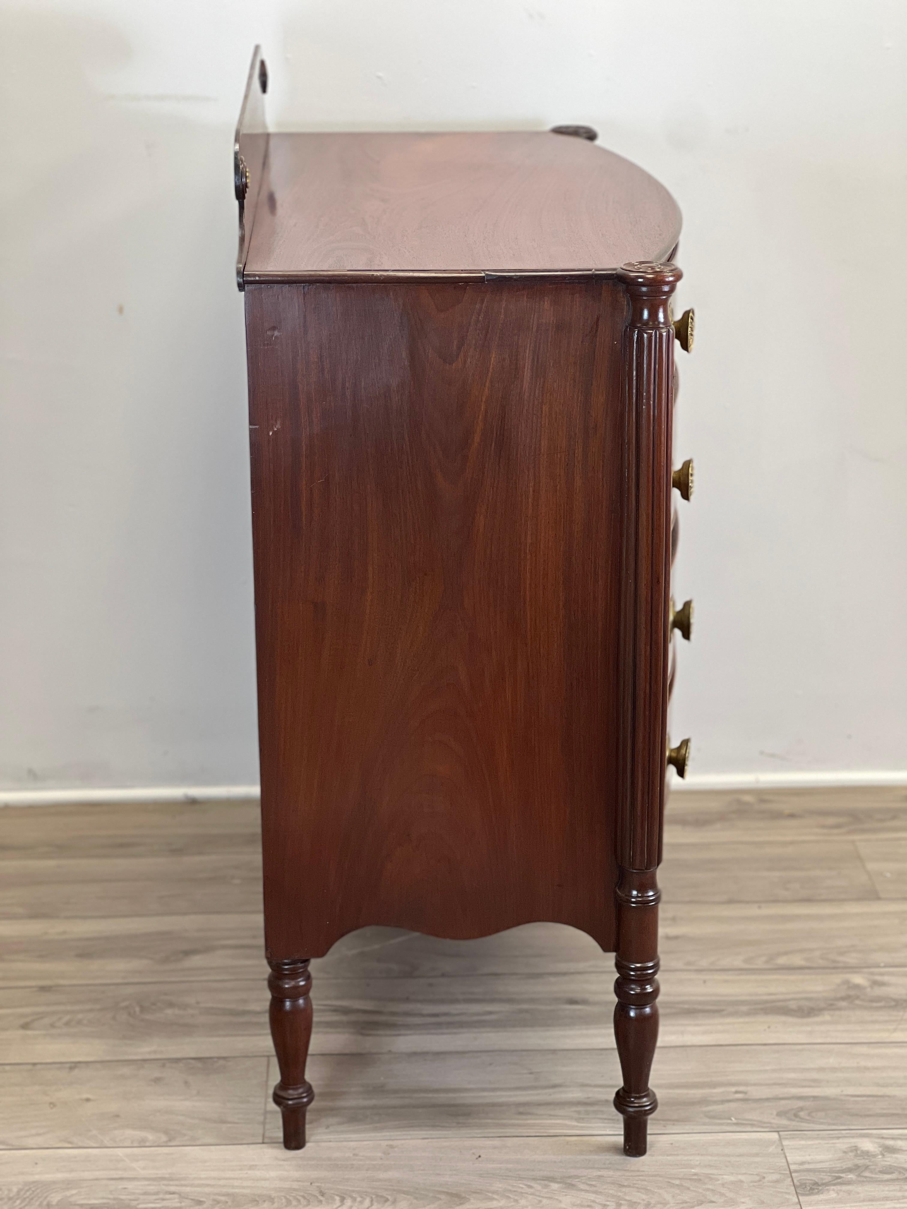 Early 19th Century American Sheraton Bow Front Chest of Drawers For Sale 3