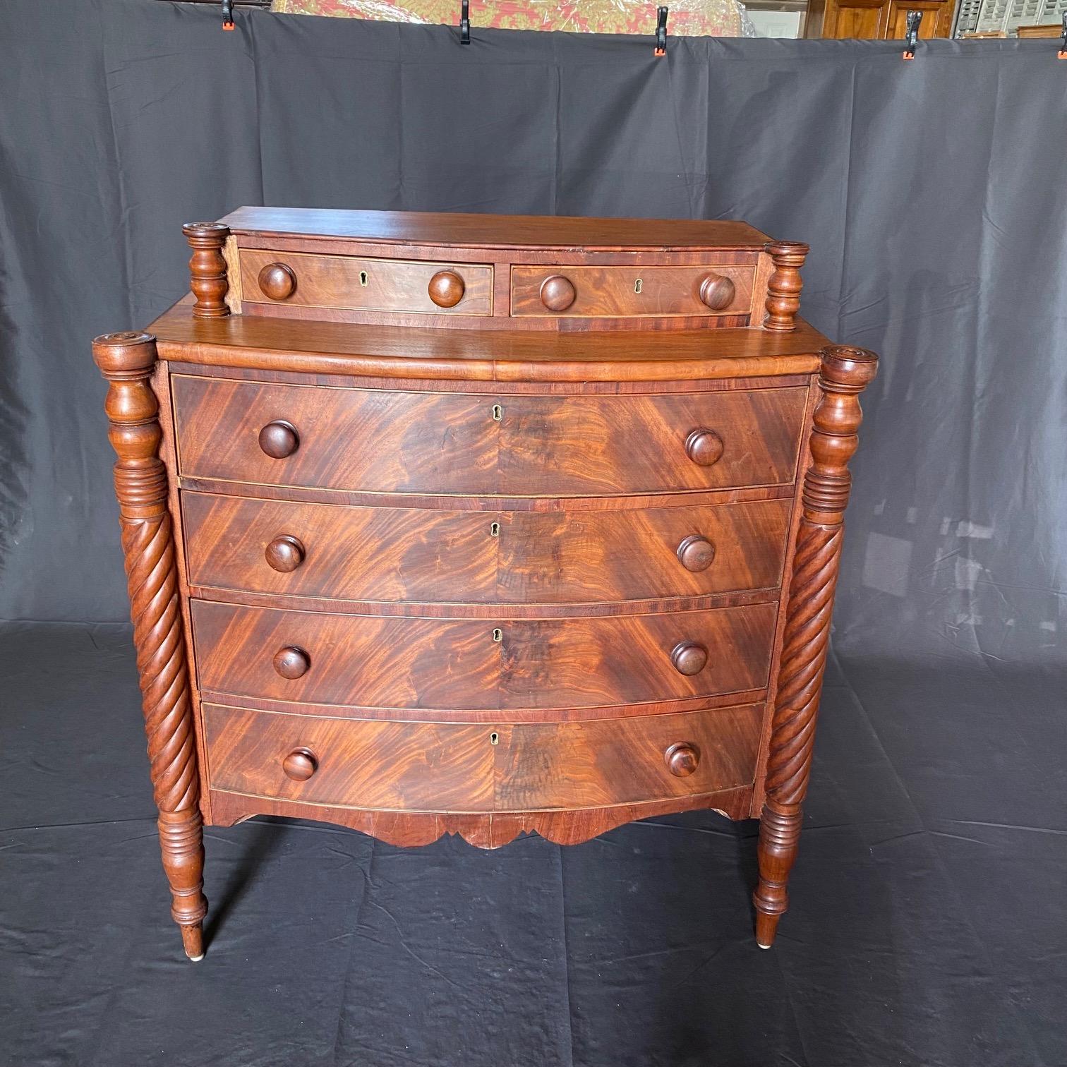 Early 19th Century American Sheraton Bow Front Chest of Drawers  For Sale 5