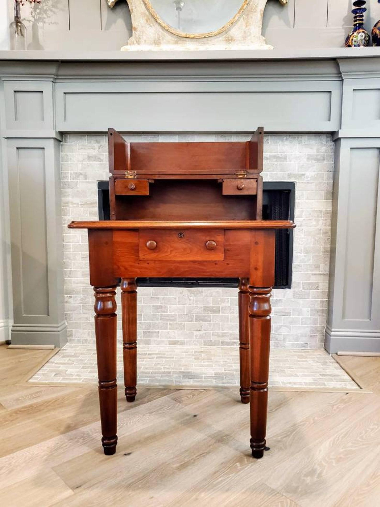 A rare and most unusual Federal period mahogany campaign field desk from the early 19th century. Believed to have been used as a maritime sea captains desk.

Born in the Mid-Atlantic region of the United States, circa 1820, of box on stand design,