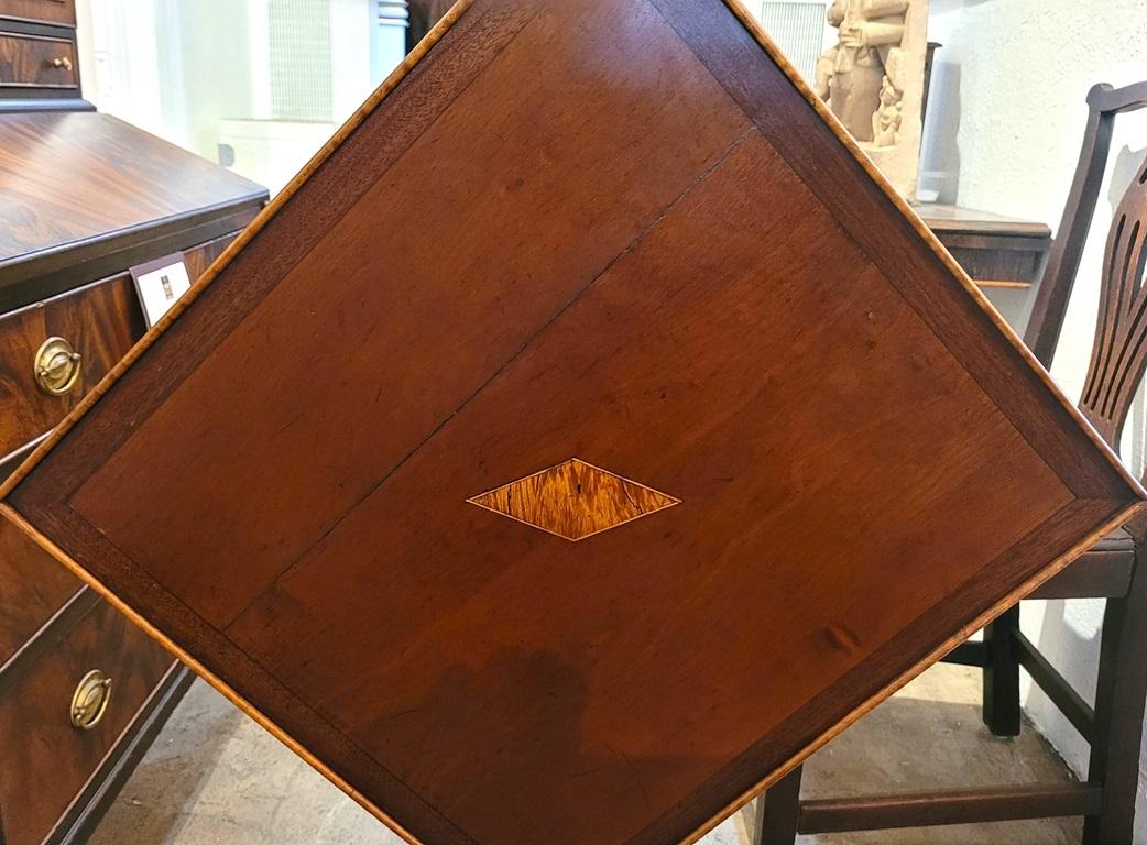 Early 19th Century American Sheraton Tilt-Top Table of Neat Proportions For Sale 7