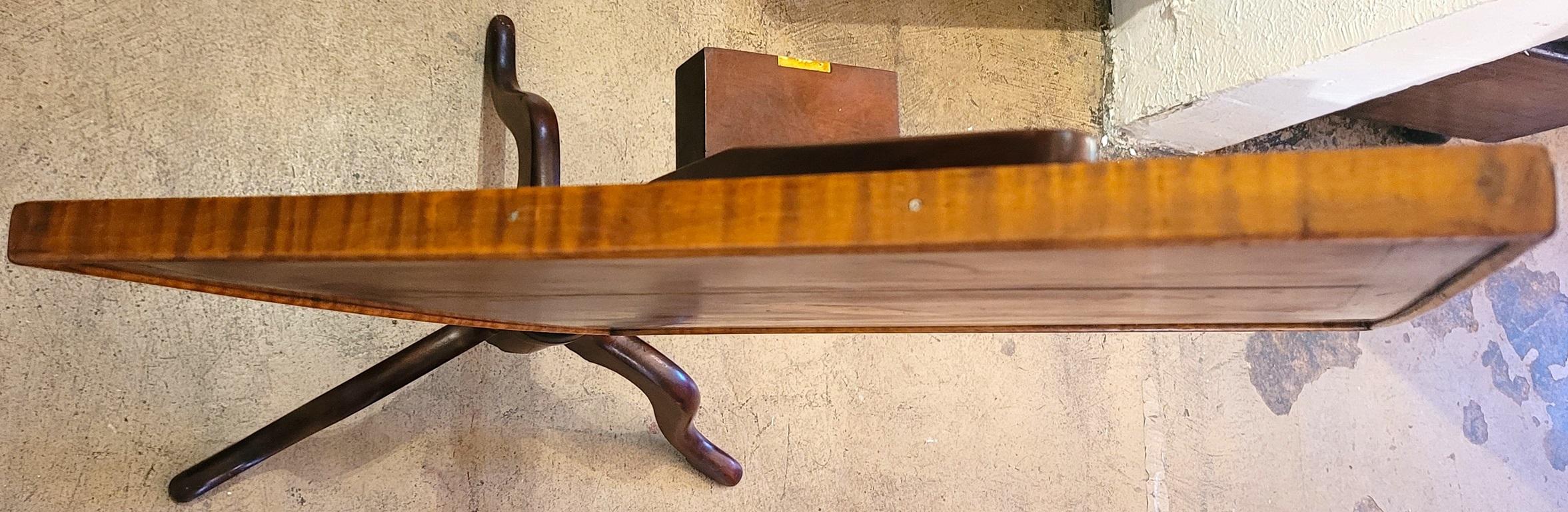 Amerikanischer Sheraton-Klappstisch mit Klappplatte aus dem frühen 19. Jahrhundert mit Neat Proportionen im Angebot 7