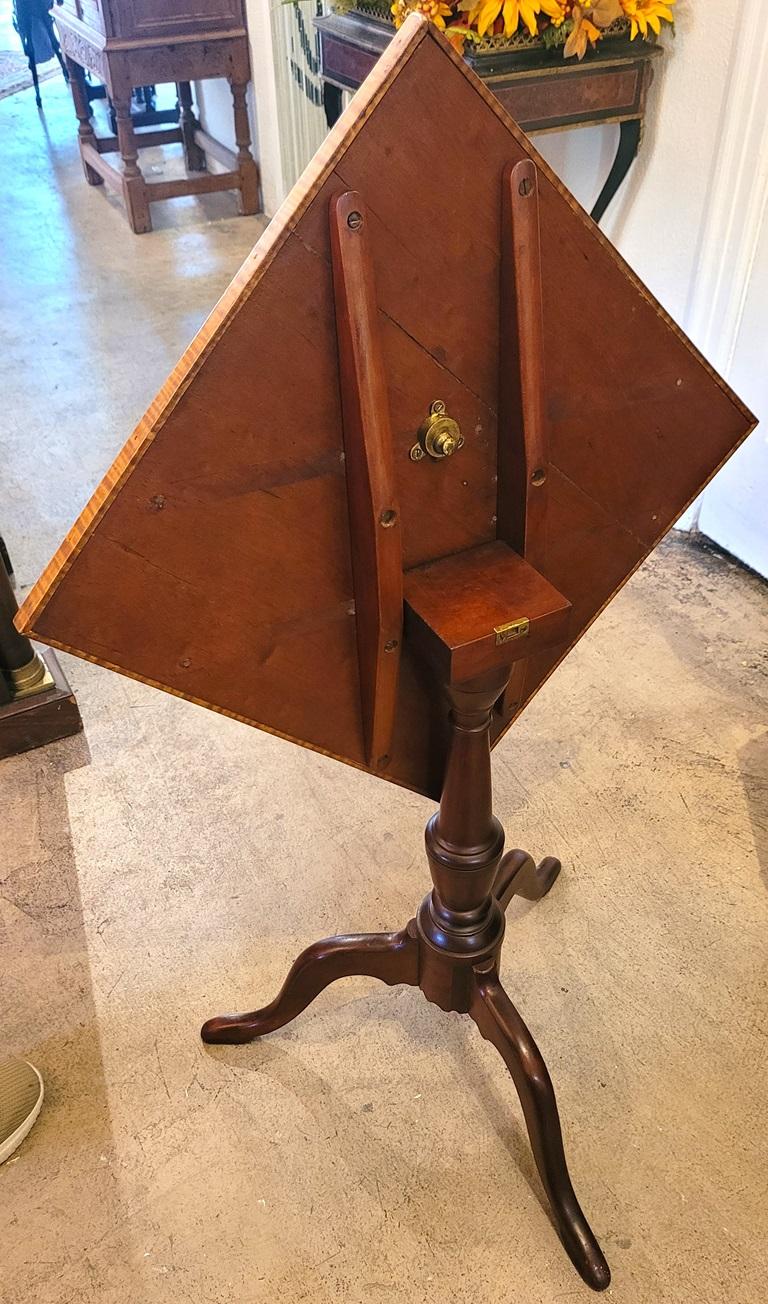 Early 19th Century American Sheraton Tilt-Top Table of Neat Proportions For Sale 9