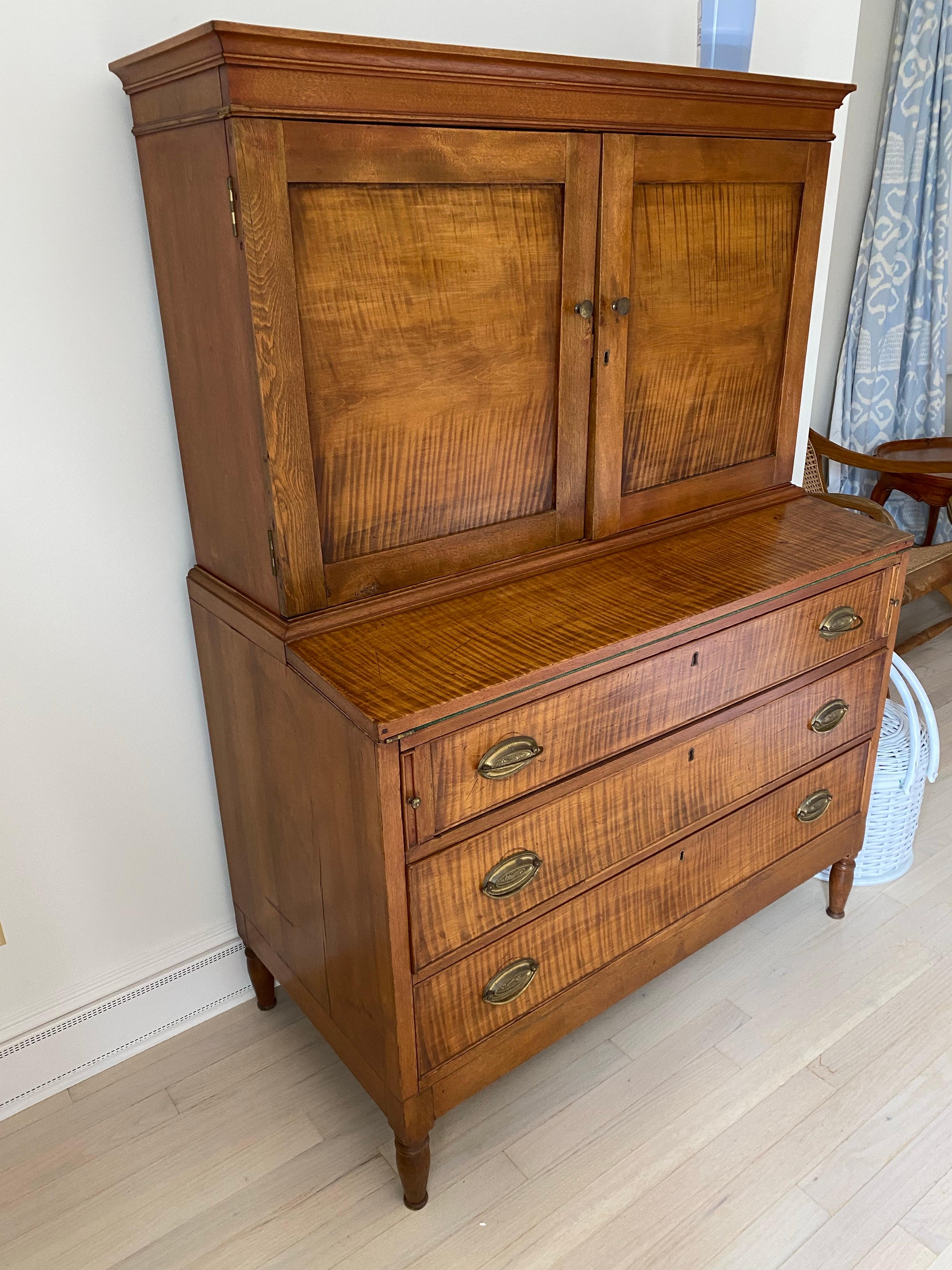 Early 19th Century American Tigerwood Maple Secretaire In Good Condition For Sale In Southampton, NY