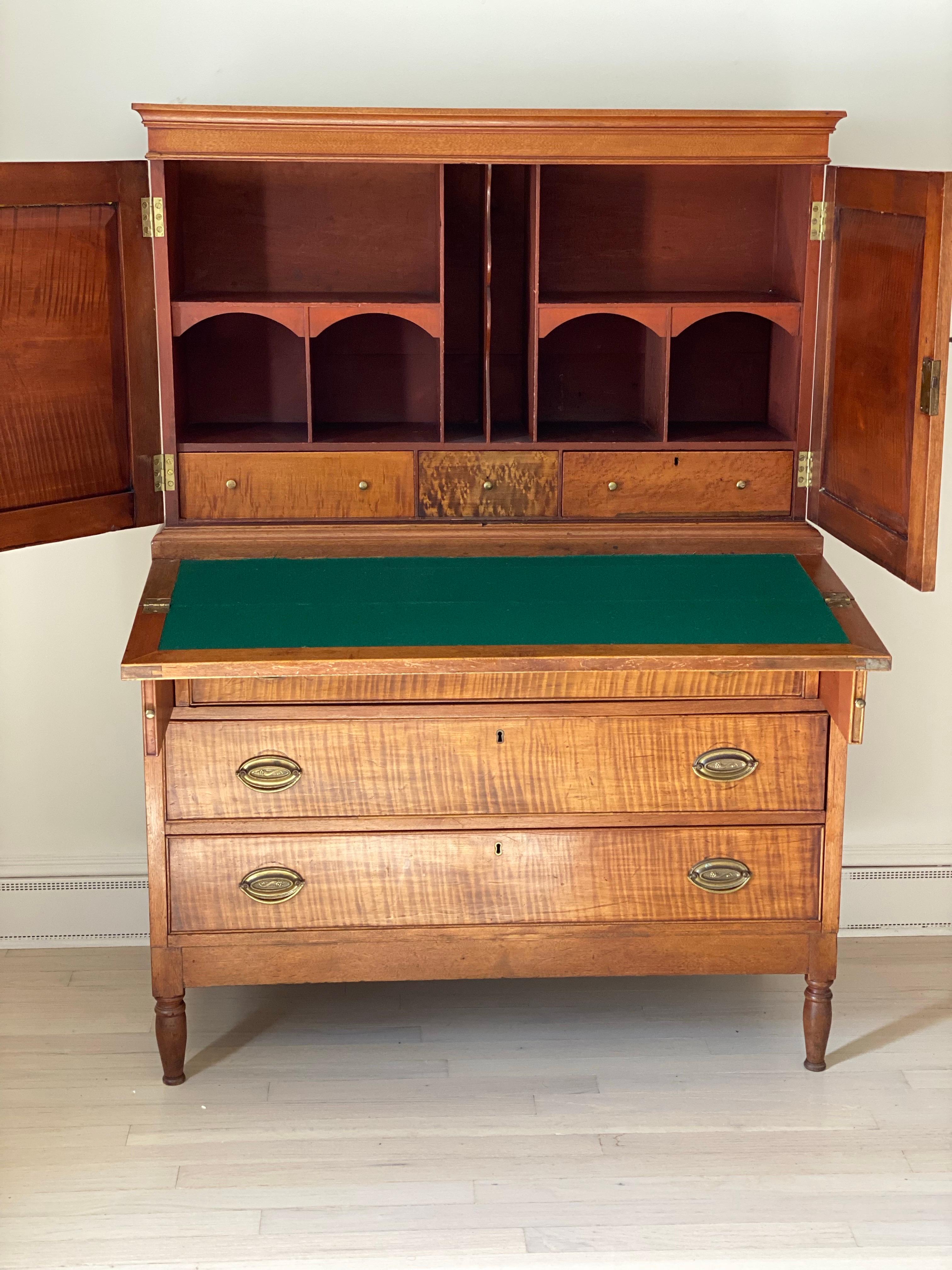 Early 19th Century American Tigerwood Maple Secretaire For Sale 1