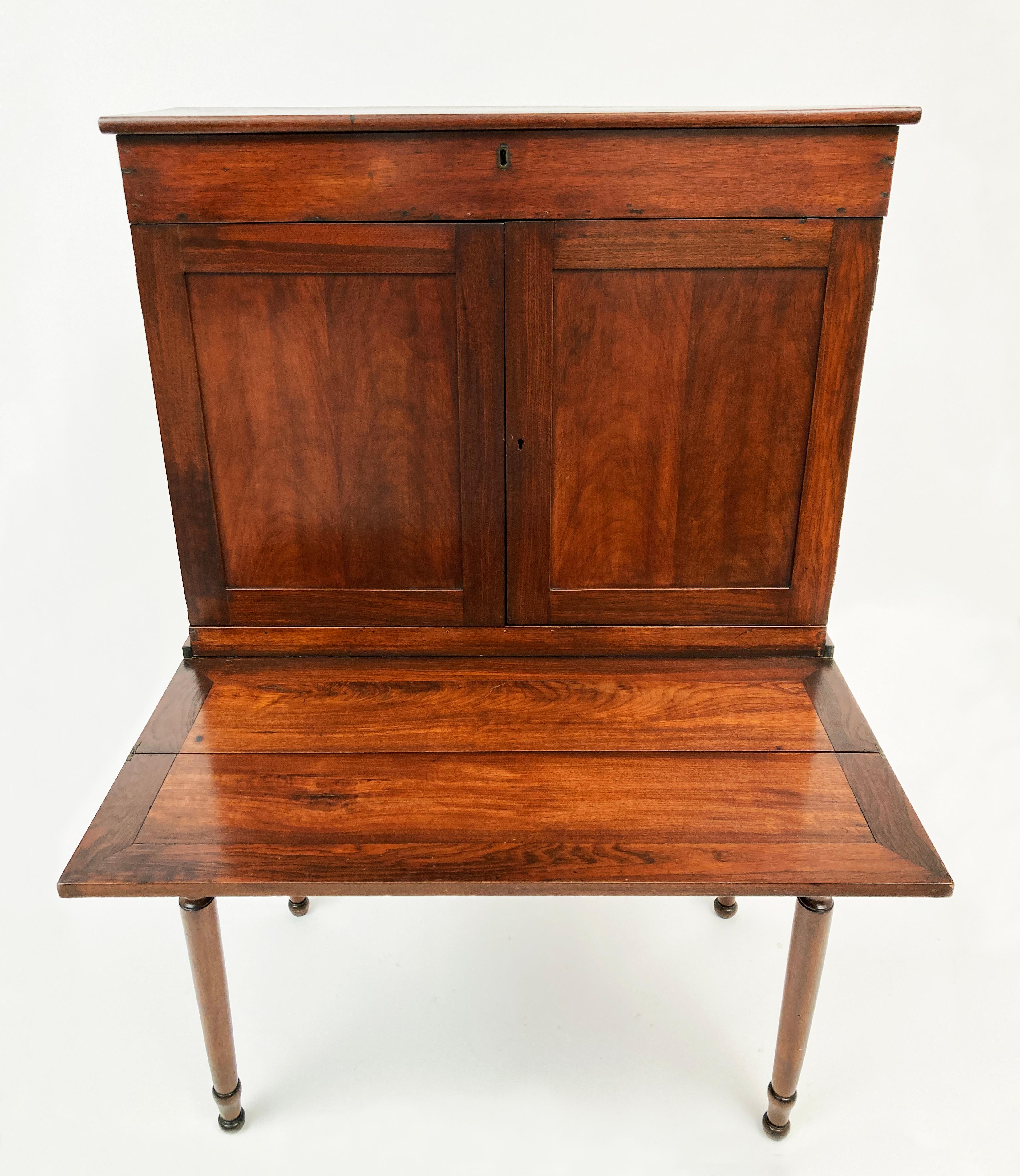 Hand-Crafted Early 19th Century American Walnut Federal Style Drop-Front Desk For Sale