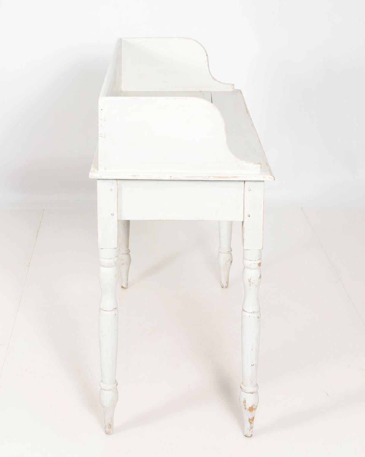 Early 19th Century American White Painted Pinewood Washstand 3