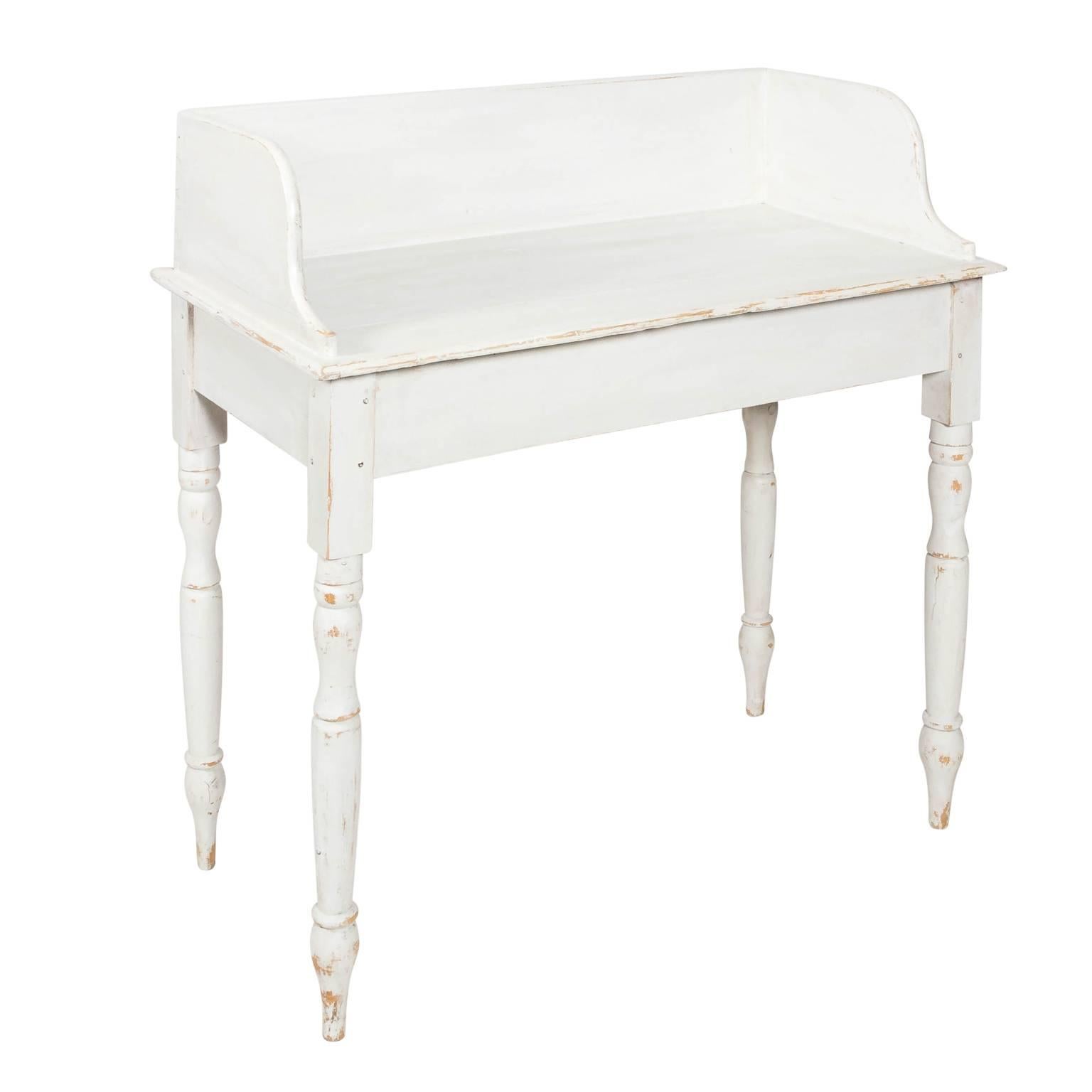 Early 19th Century American White Painted Pinewood Washstand