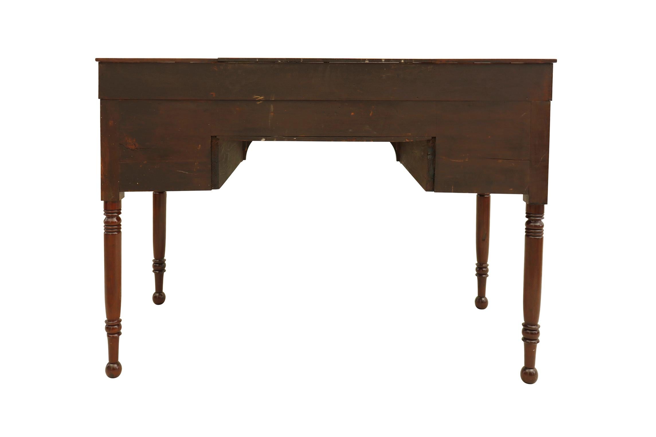 Early 19th Century American Writing Desk 1