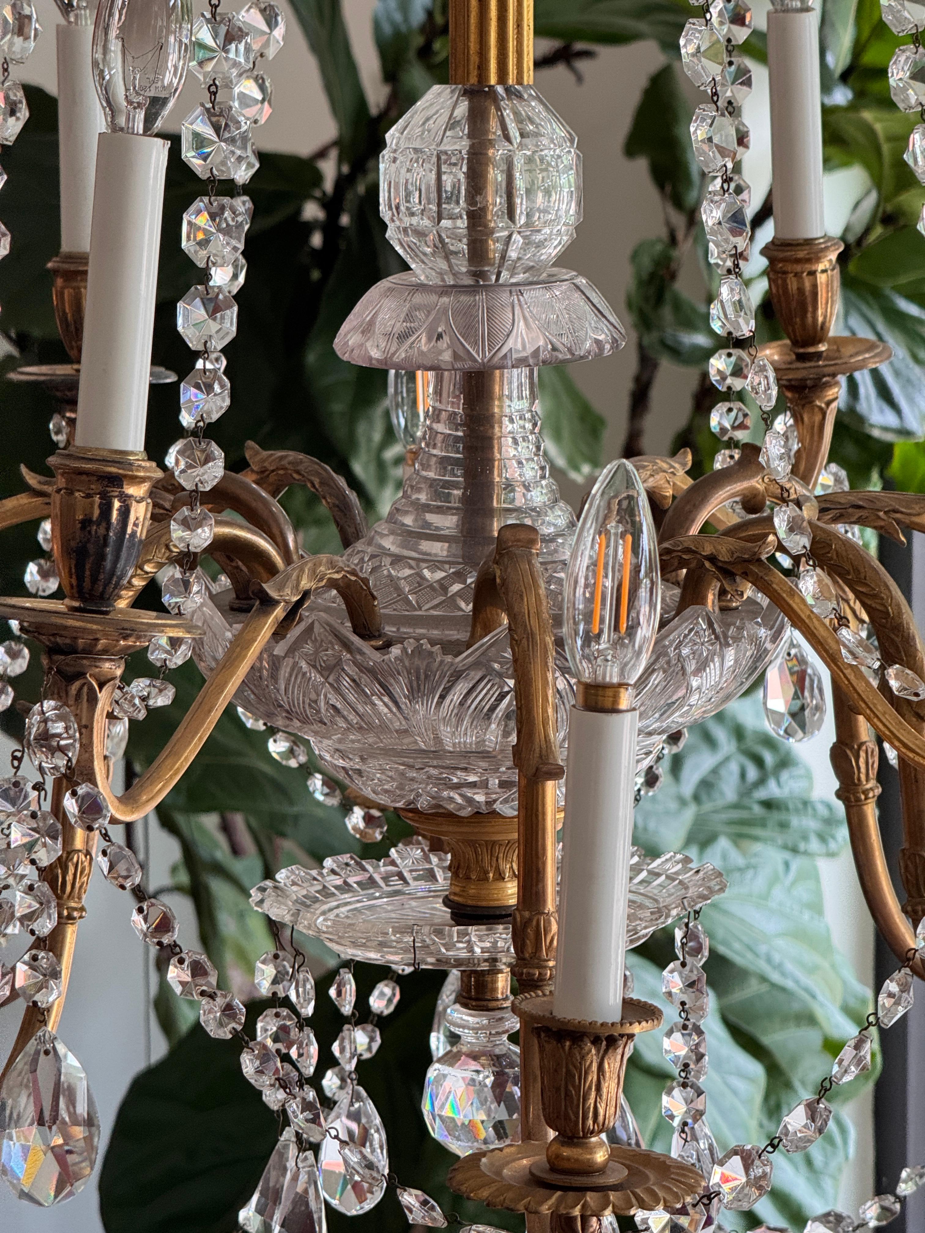 Lustre anglo-irlandais du début du XIXe siècle en cristal et bronze doré en vente 6