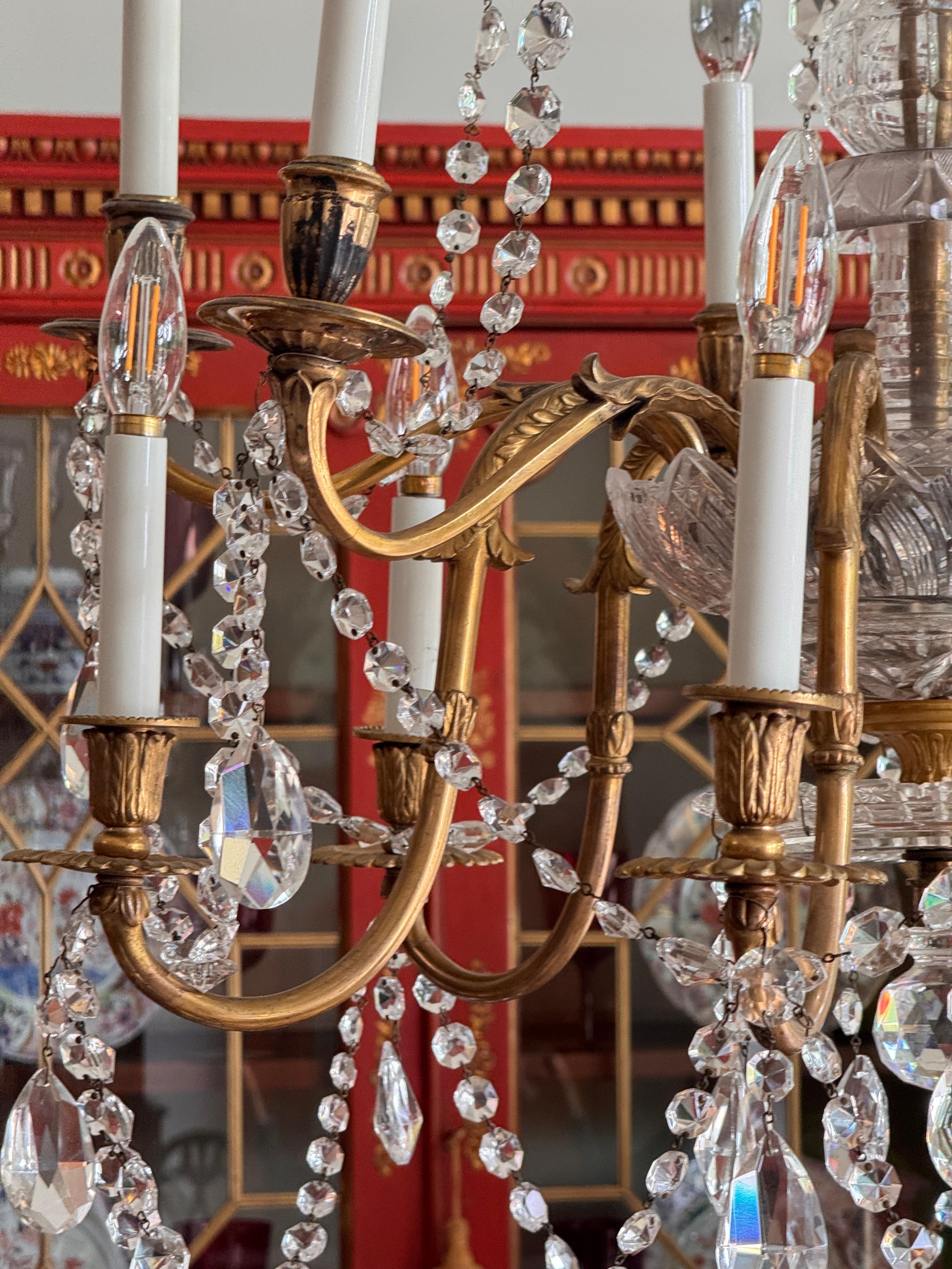 Lustre anglo-irlandais du début du XIXe siècle en cristal et bronze doré Bon état - En vente à Charlottesville, VA