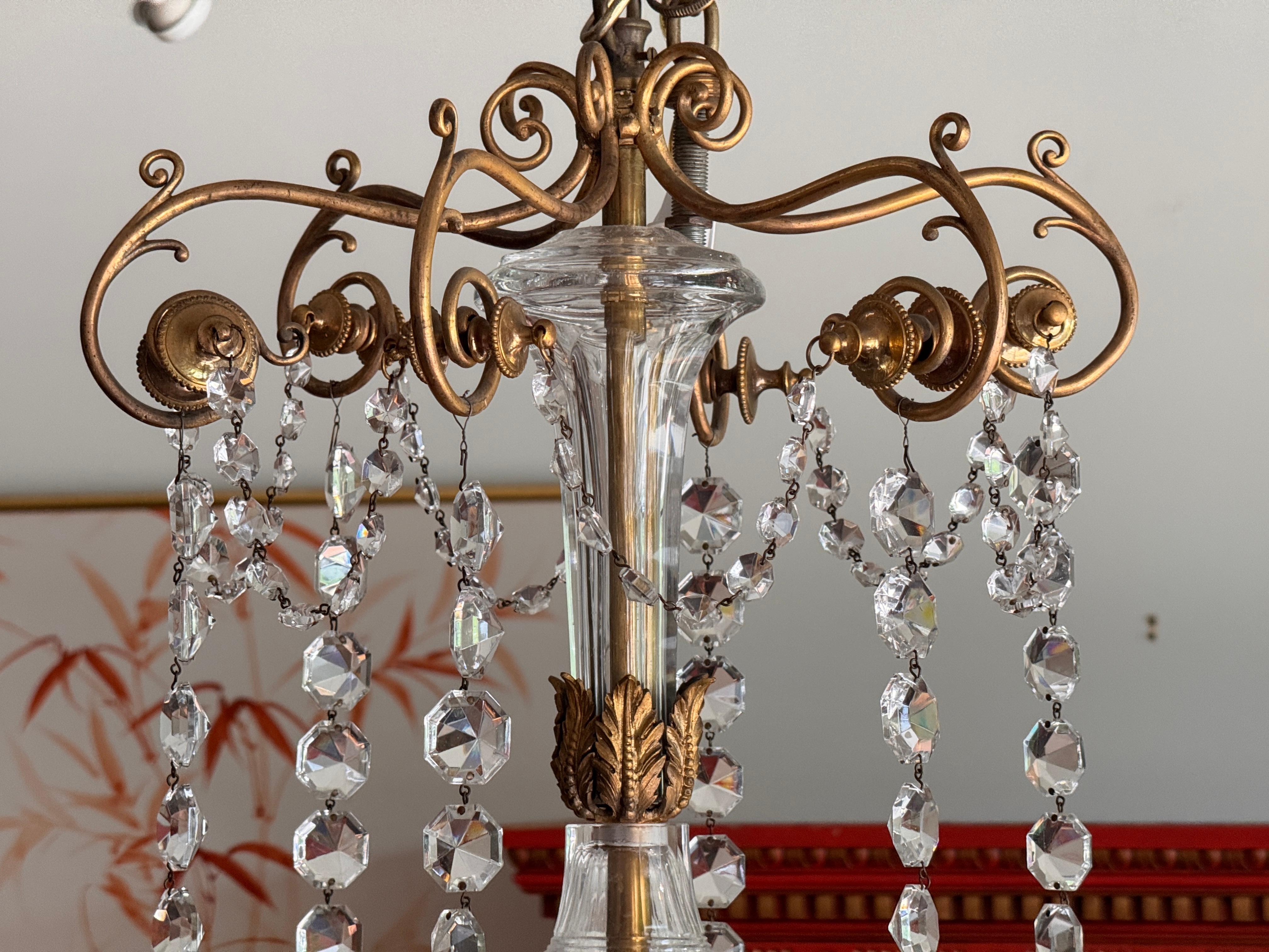 Lustre anglo-irlandais du début du XIXe siècle en cristal et bronze doré en vente 4