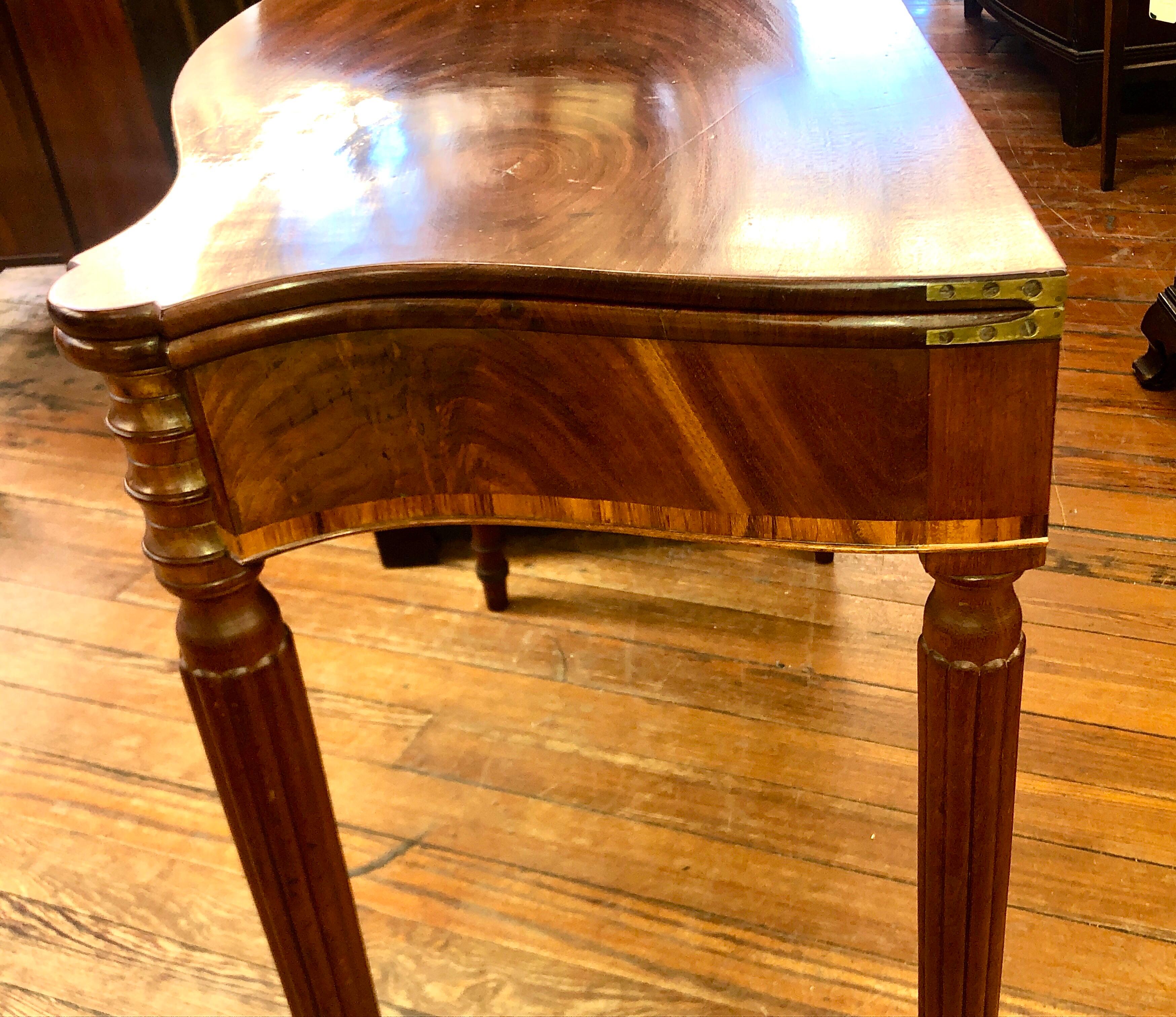 Antiker amerikanischer Federal Mahog.- und Birkenholz-Spieltisch mit Klappe aus dem frhen 19. Jahrhundert im Angebot 9