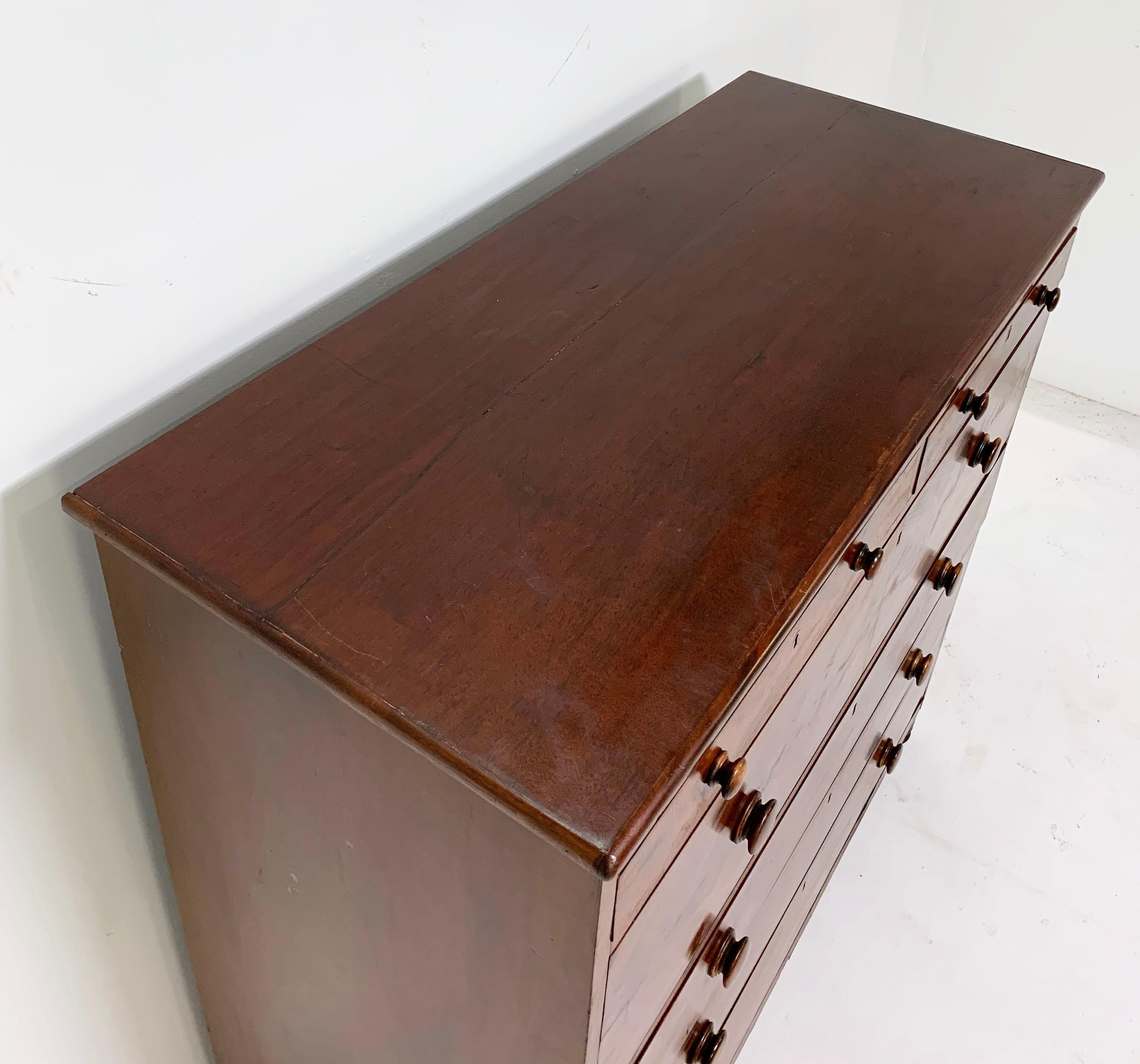 Early 19th Century Antique American Mahogany Dressing Chest In Good Condition In Peabody, MA