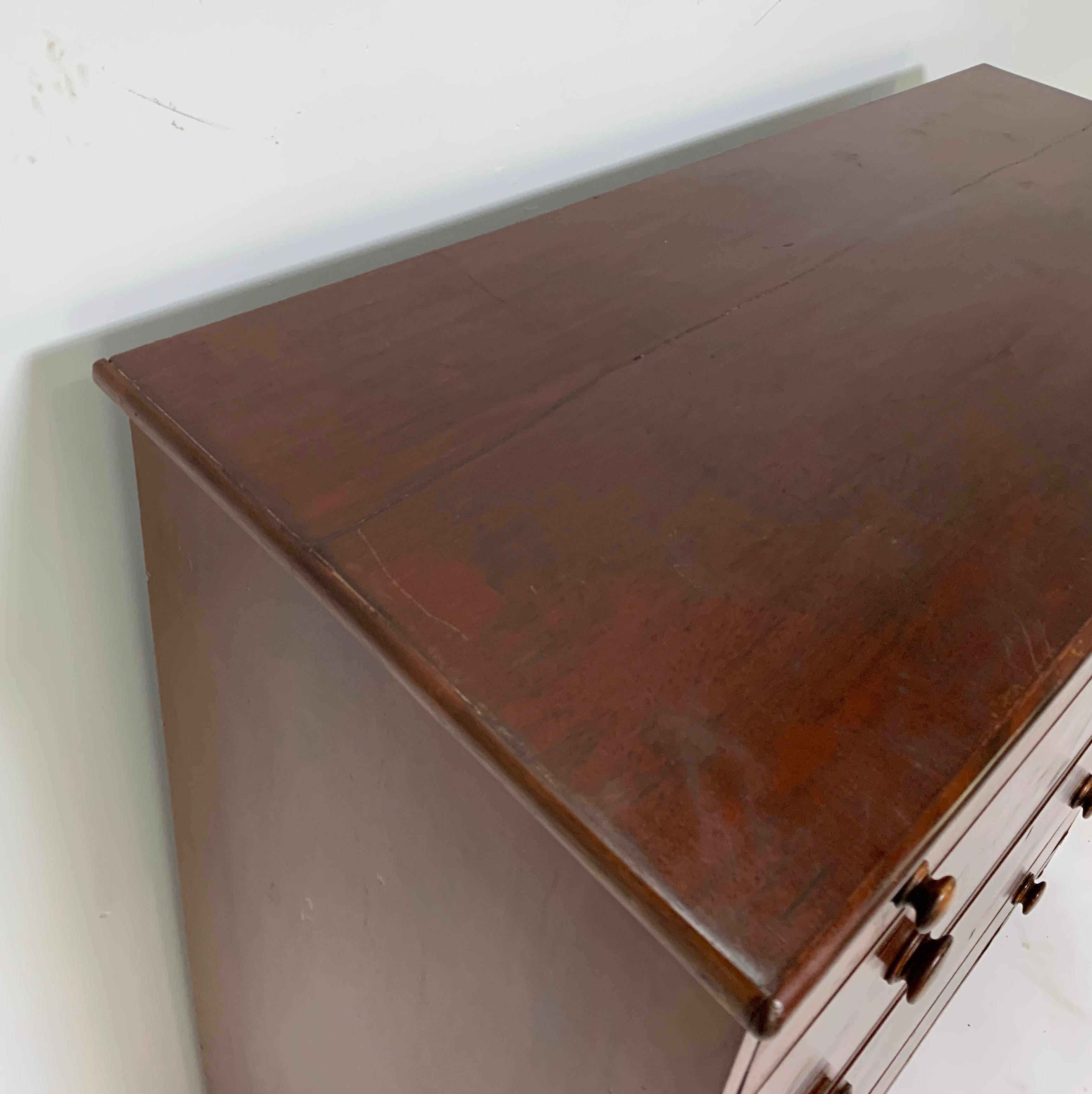 Early 19th Century Antique American Mahogany Dressing Chest 3