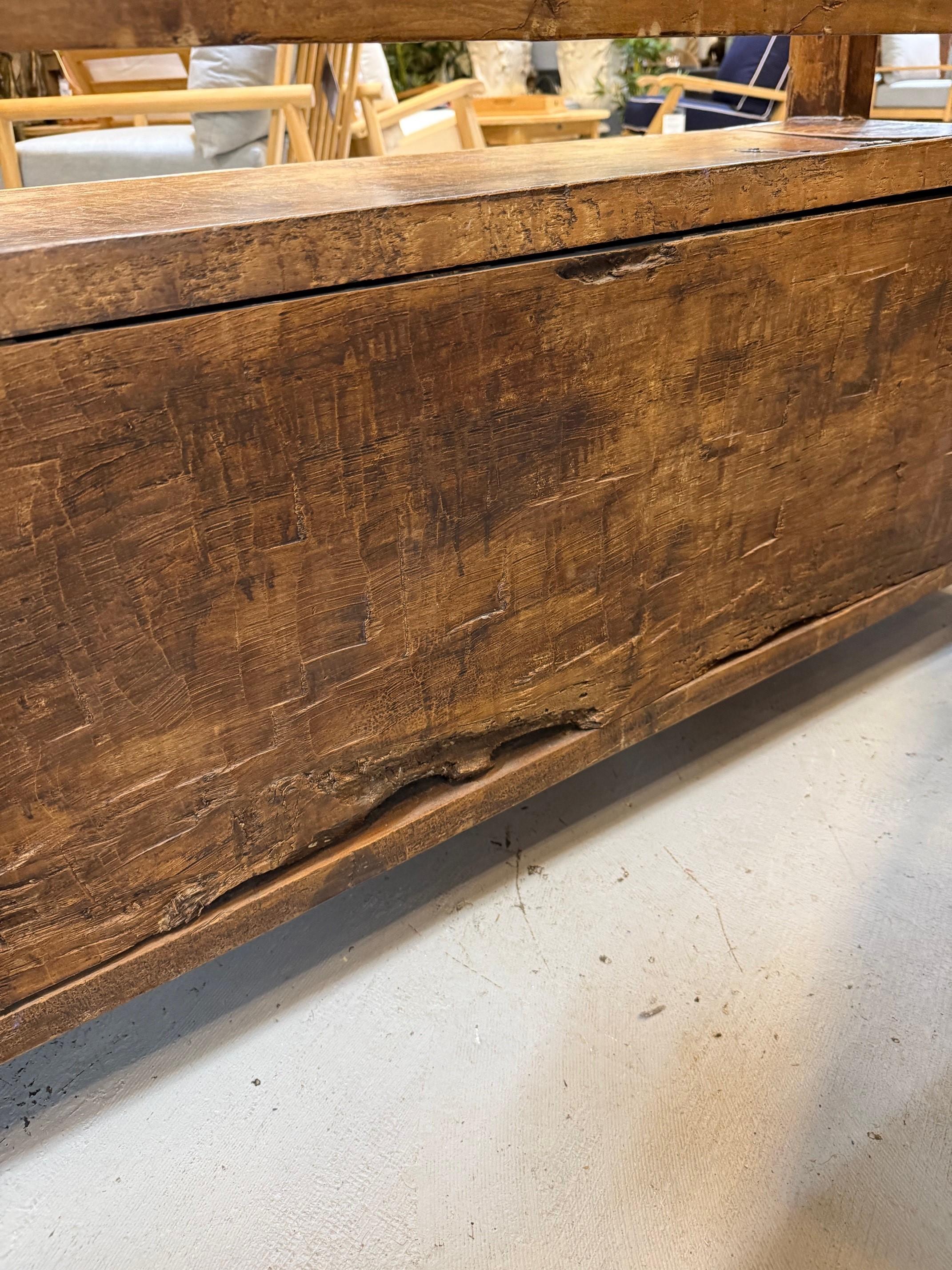 Banc de rangement en bois sculpté ancien du début du 19e siècle en vente 11