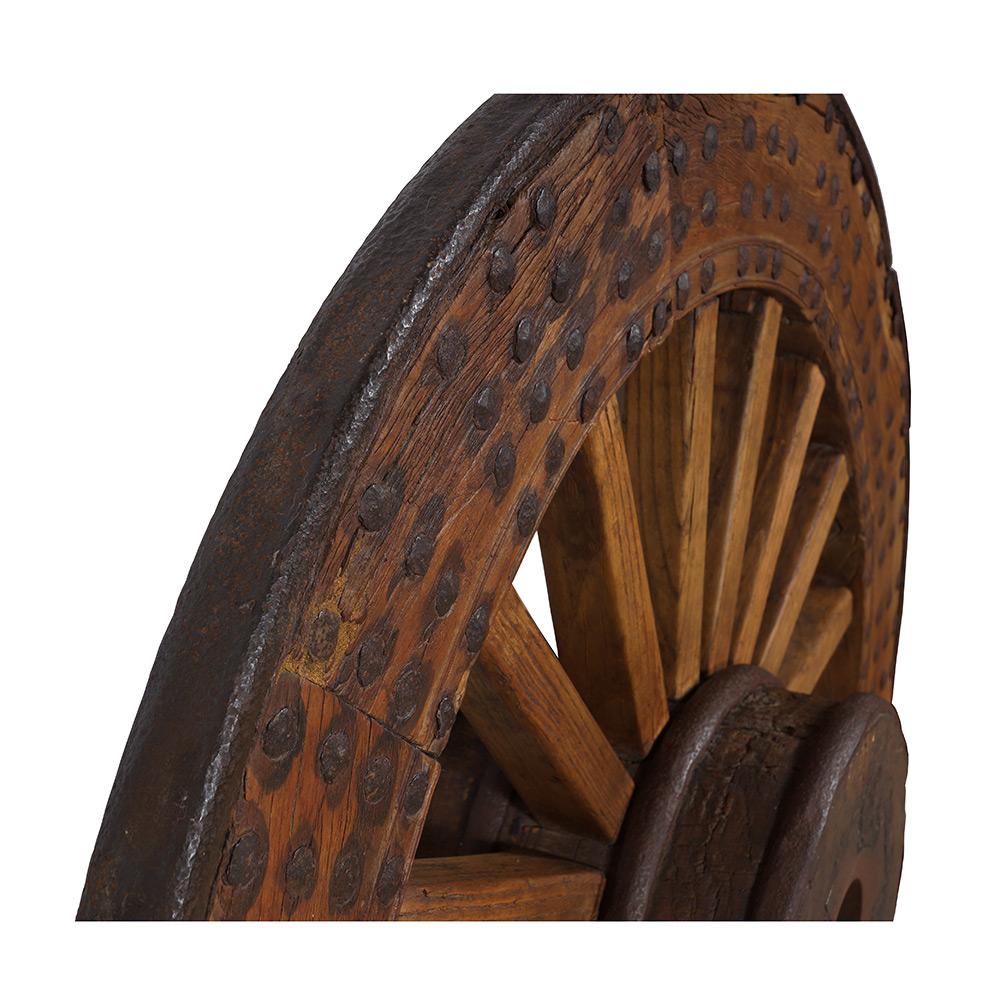 Chinois Grande roue de wagon de campagne chinoise ancienne du début du 19ème siècle en vente