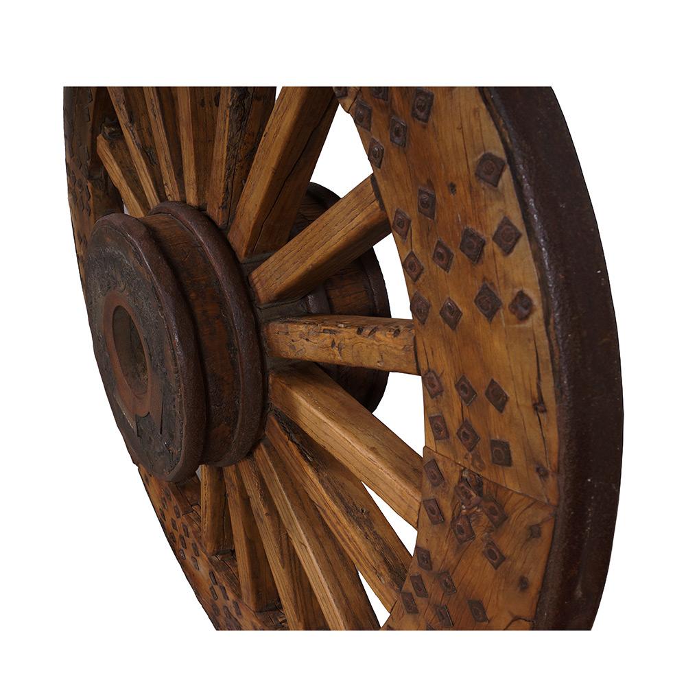 XIXe siècle Grande roue de wagon de campagne chinoise ancienne du début du 19ème siècle en vente
