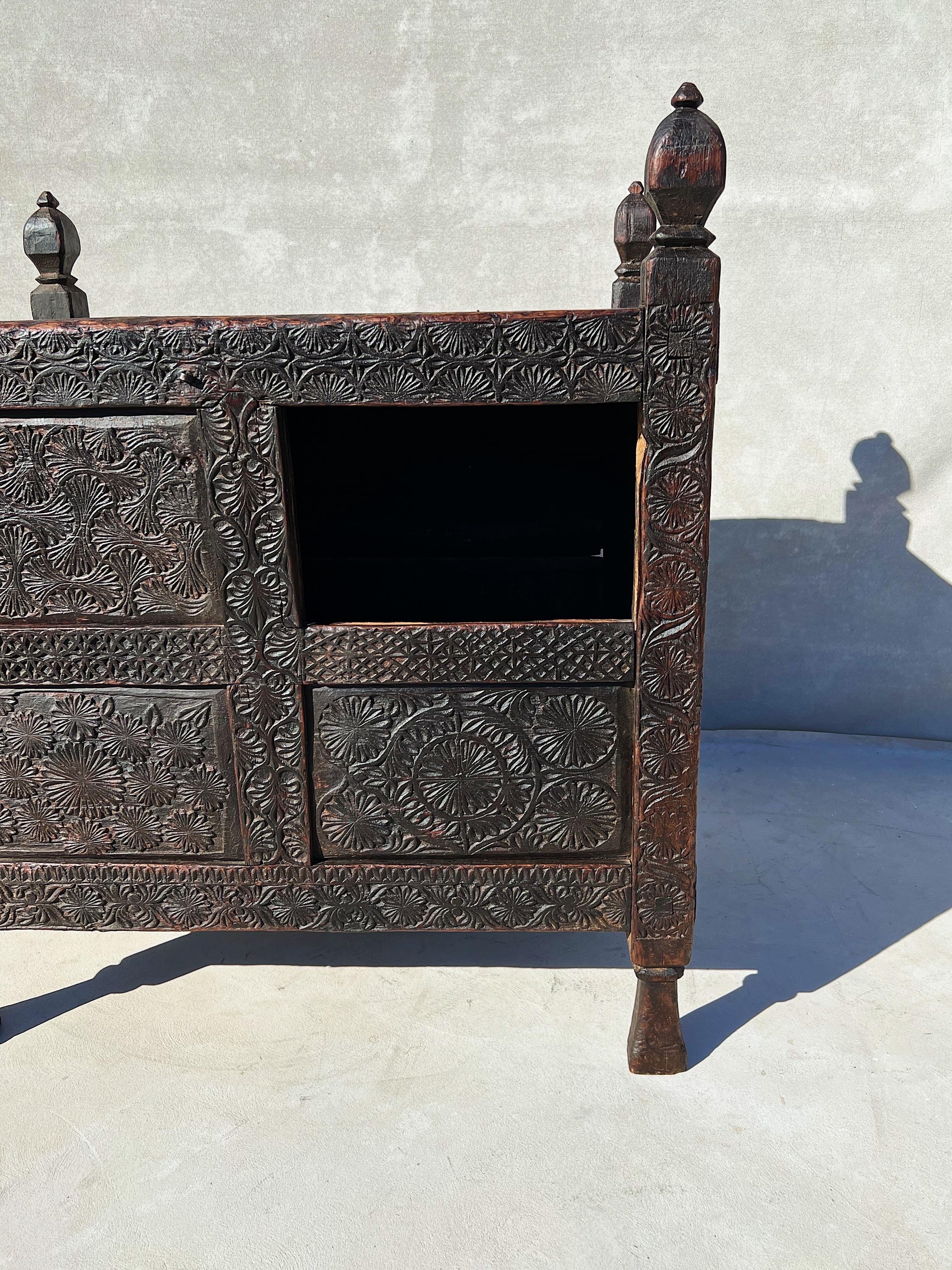 Early 19th Century Antique Damachiya Dowry Chest 1