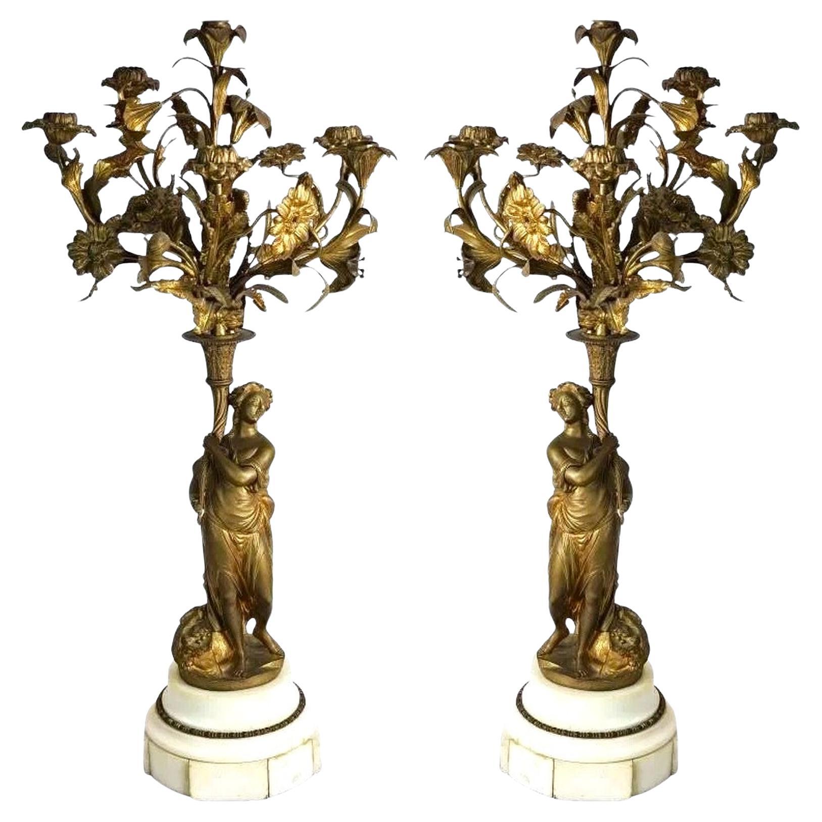 Candelabri in bronzo francese dell'inizio del XIX secolo con base in marmo - una coppia
