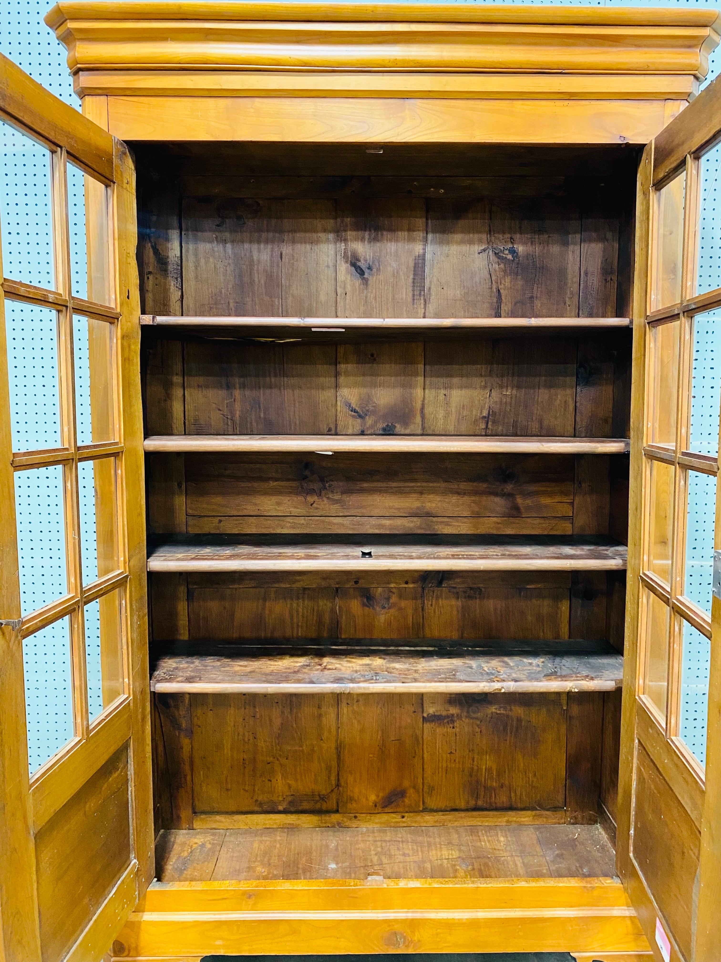 Early 19th century antique French country Cherrywood cabinet/bookcase For Sale 3