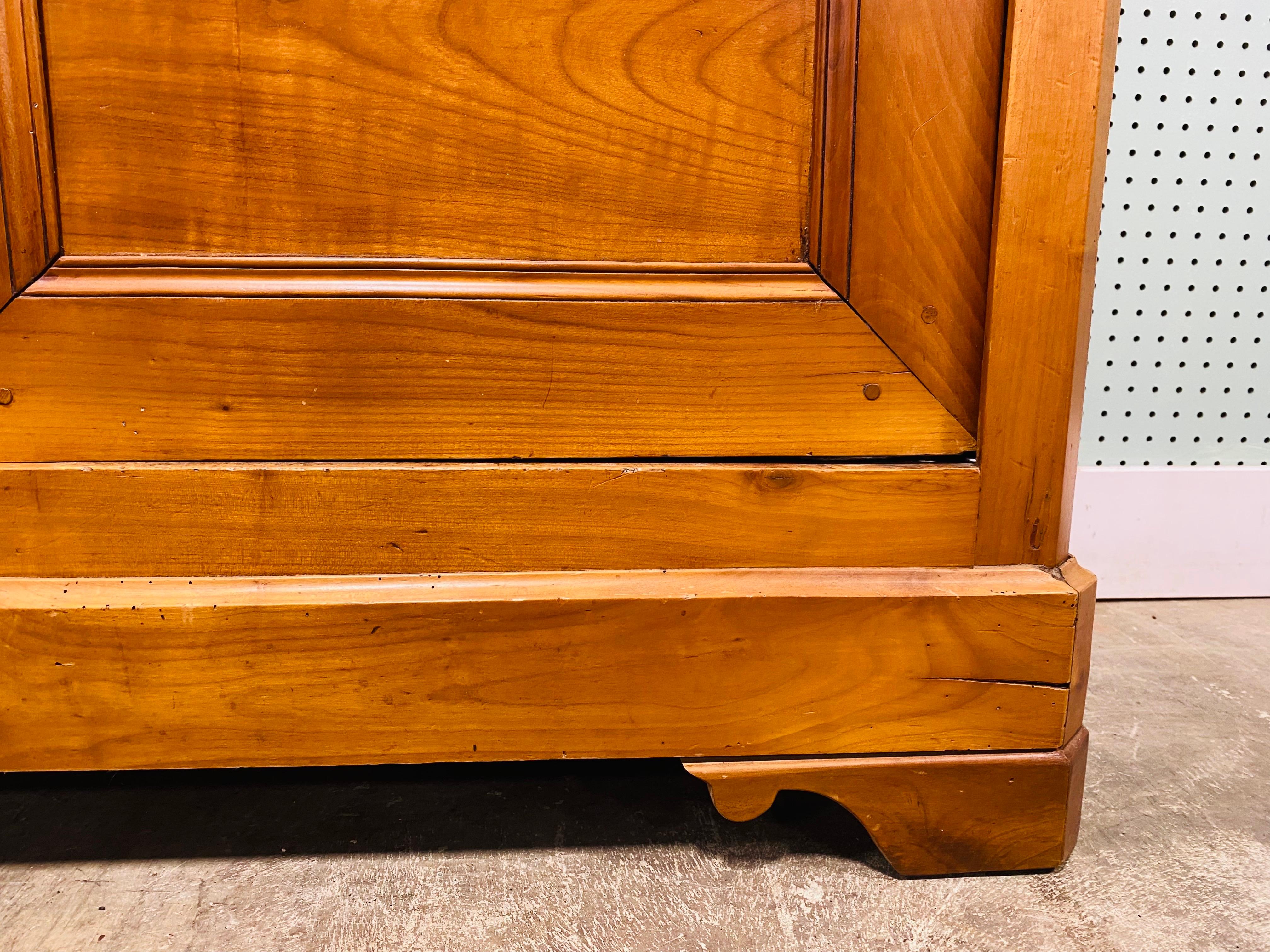 Hand-Crafted Early 19th century antique French country Cherrywood cabinet/bookcase For Sale