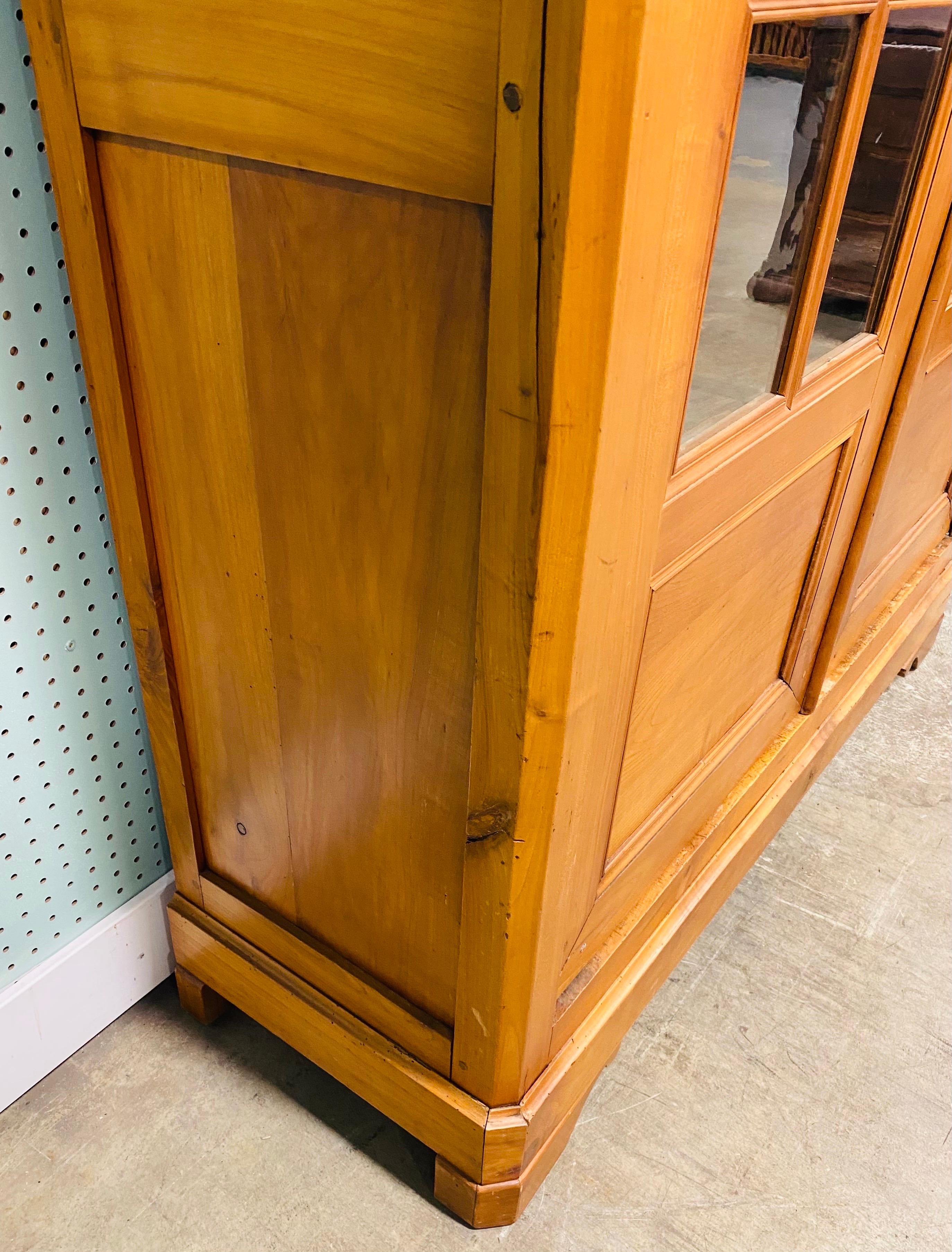 Early 19th century antique French country Cherrywood cabinet/bookcase For Sale 1
