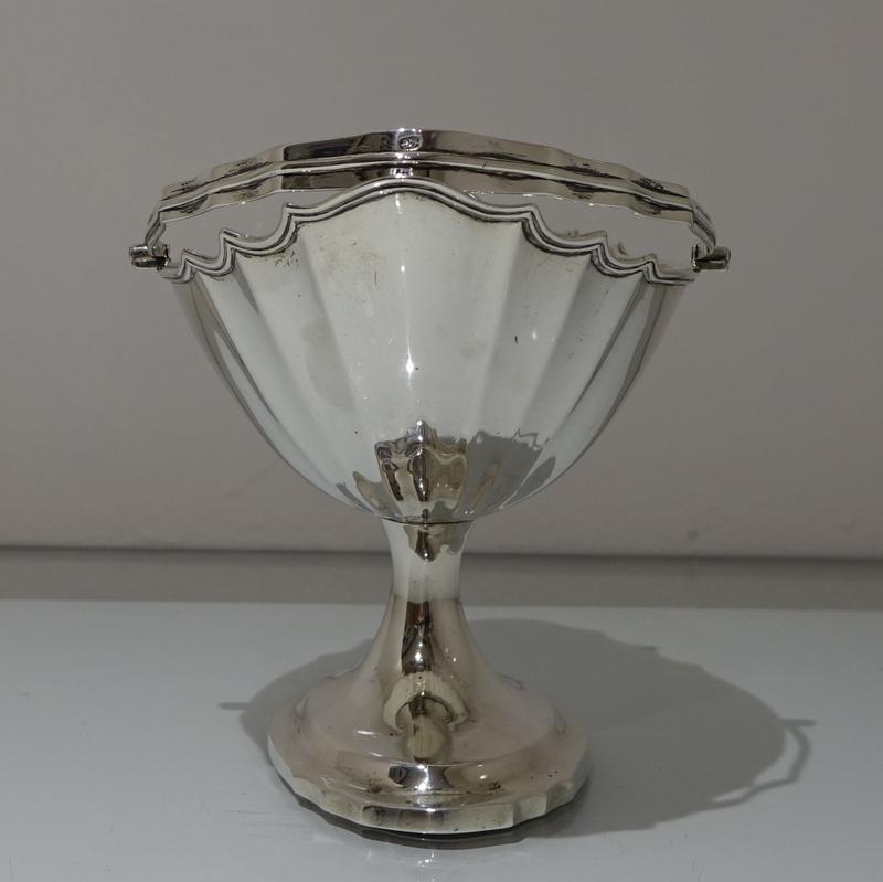 Early 19th Century Antique George III Irish Britannia Silver Sugar Basket Dublin In Excellent Condition For Sale In 53-64 Chancery Lane, London