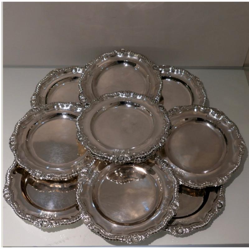 Regency Début du 19e siècle Antiquités George IV en argent Sterling Set Twelve Dinner Plates  en vente