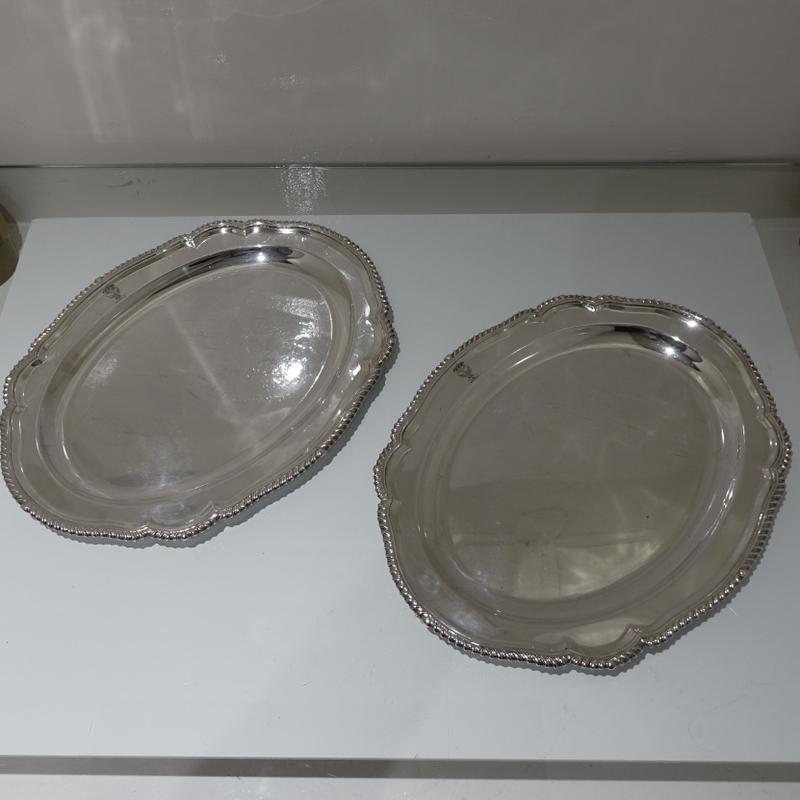 Georgian Early 19th Century Antique Old Sheffield Plate Pair Large Meat Dishes circa 1830 For Sale