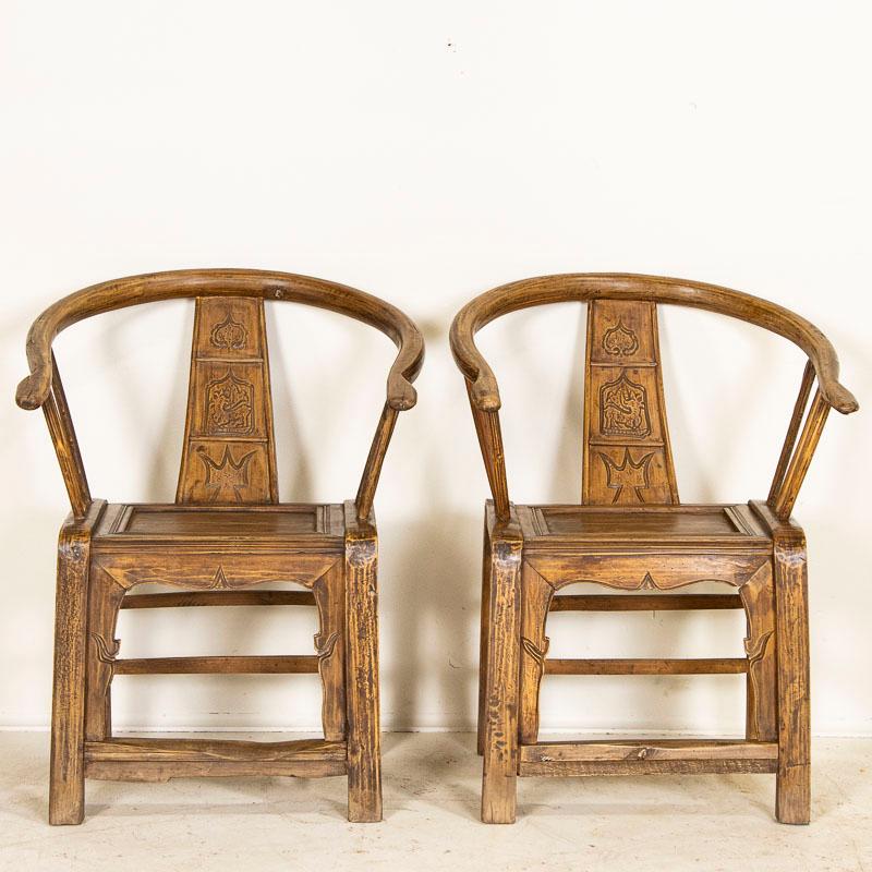 Early 19th Century Antique Pair of Carved Arm Chairs from China In Good Condition For Sale In Round Top, TX