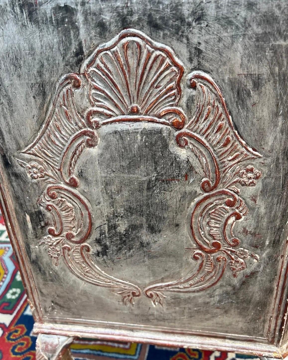 Cassettiera a 3 cassetti in gesso a foglia d'argento dei primi del XIX secolo in vendita 1