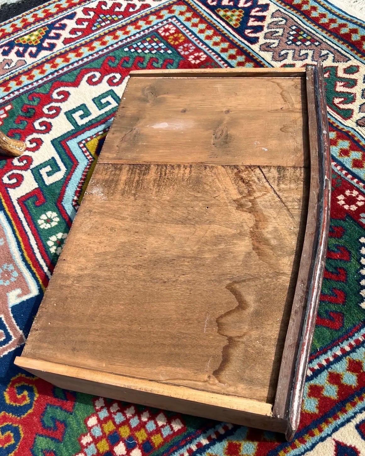 Cassettiera a 3 cassetti in gesso a foglia d'argento dei primi del XIX secolo in vendita 2