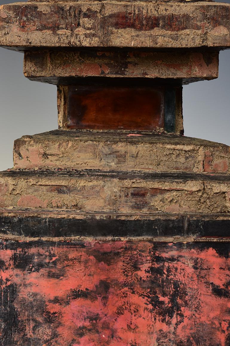  Antiker birmanischer sitzender Buddha aus Holz aus Tai Yai-Holz, frühes 19. Jahrhundert im Zustand „Gut“ im Angebot in Sampantawong, TH