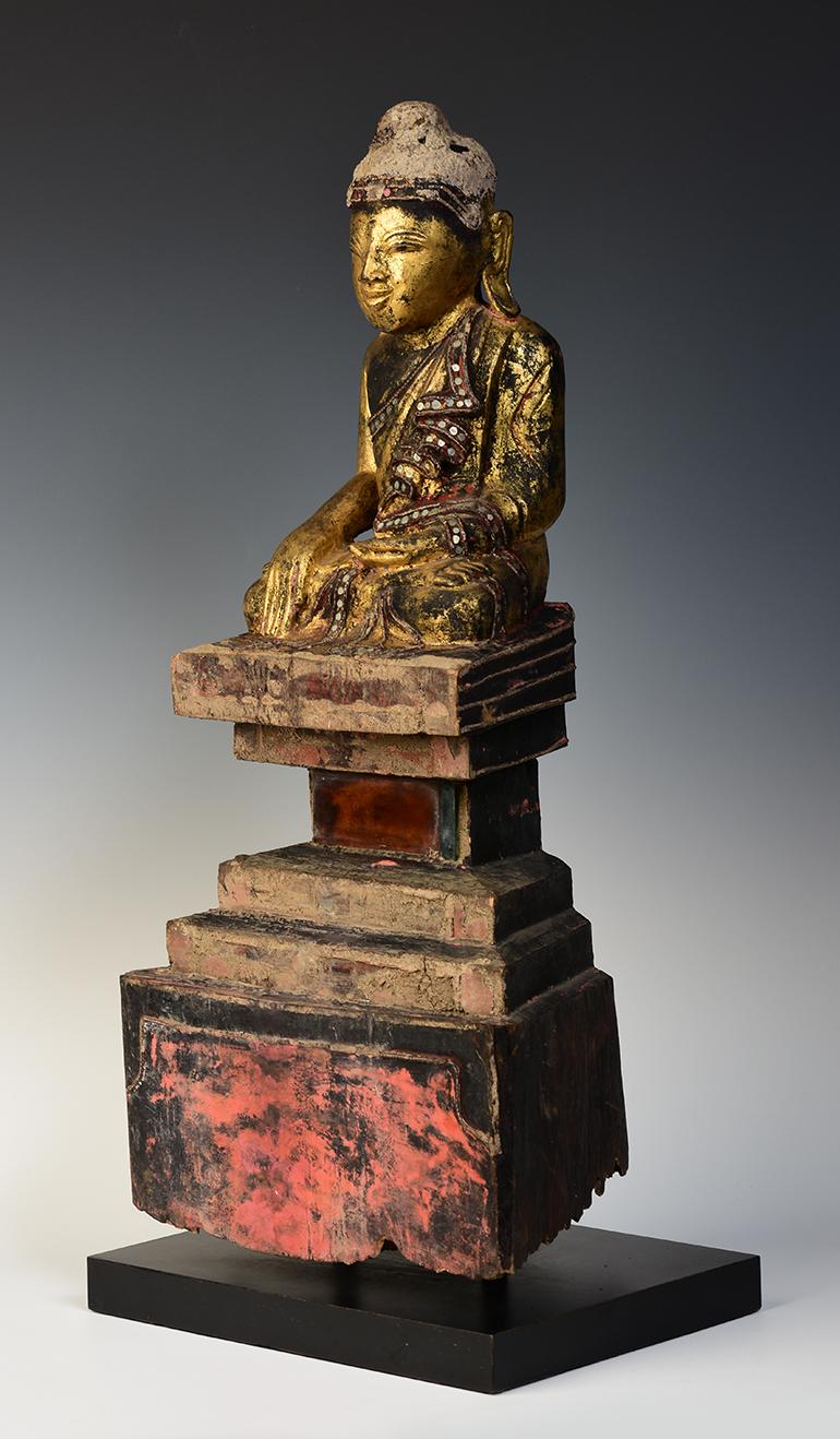 Antiker birmanischer sitzender Buddha aus Holz aus Tai Yai-Holz, frühes 19. Jahrhundert im Angebot 2