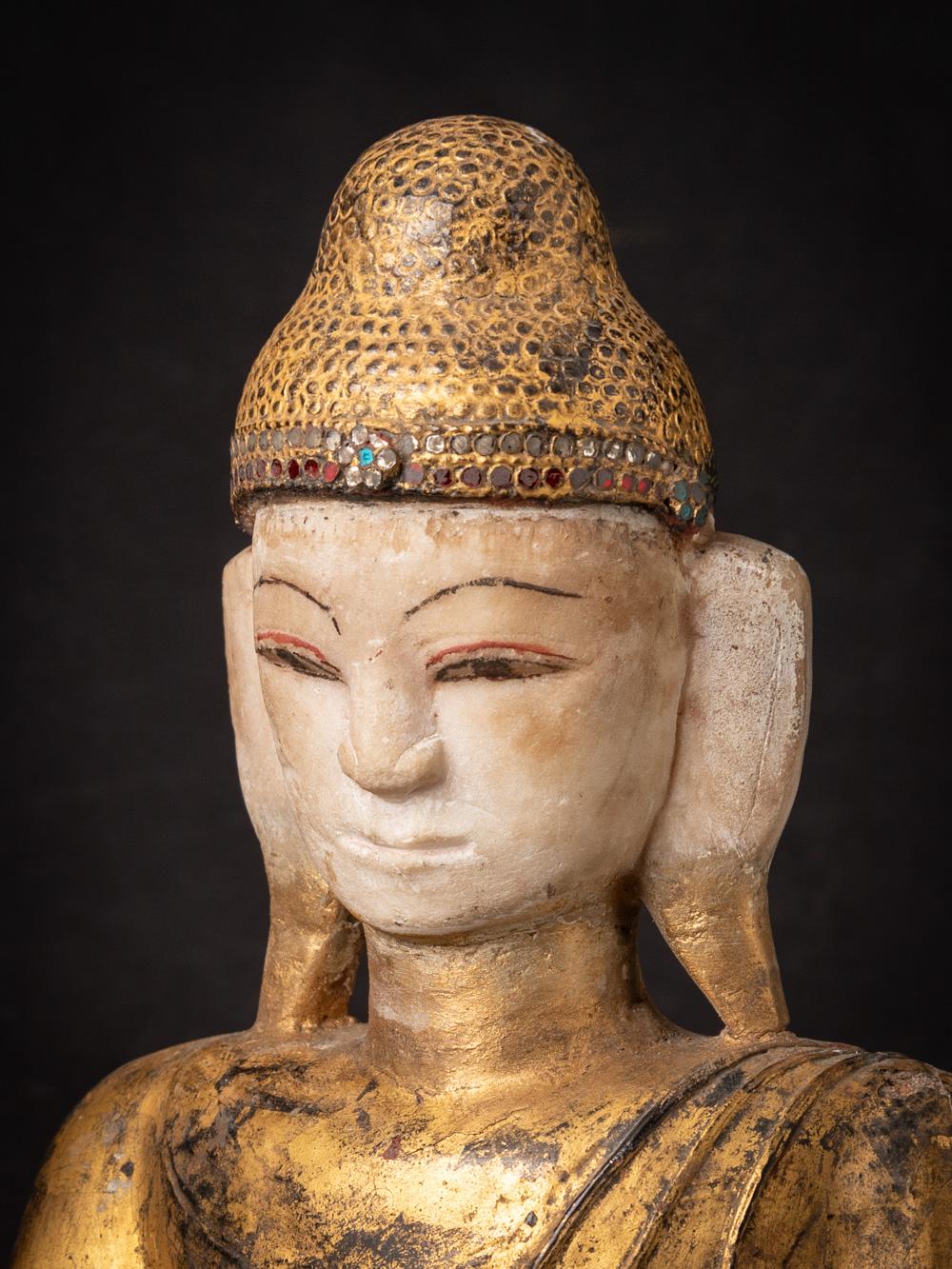 Early 19th century antique wooden Burmese Shan Buddha in Bhumisparsha Mudra For Sale 5