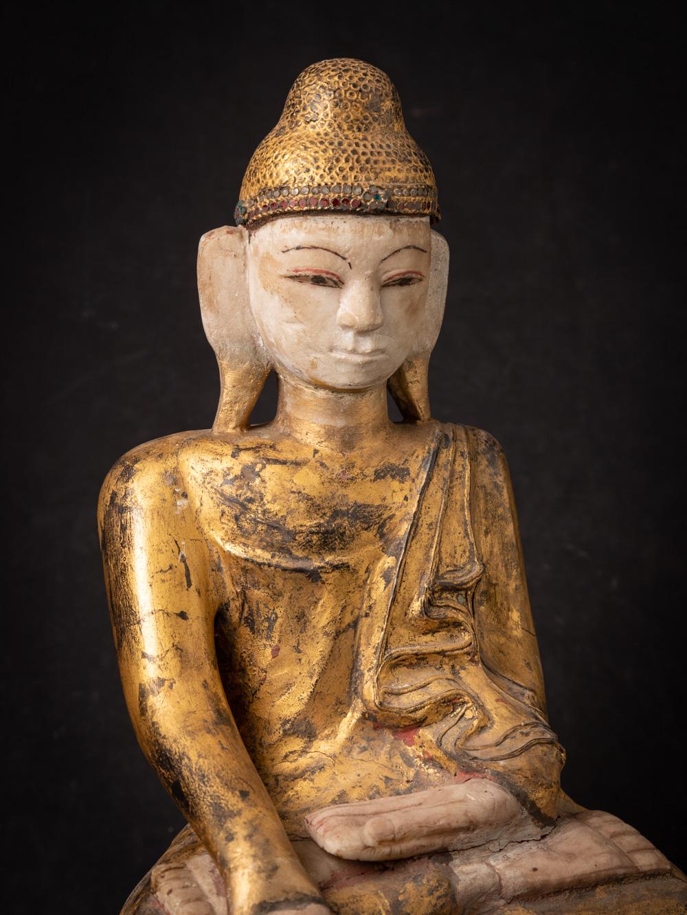 Early 19th century antique wooden Burmese Shan Buddha in Bhumisparsha Mudra For Sale 10