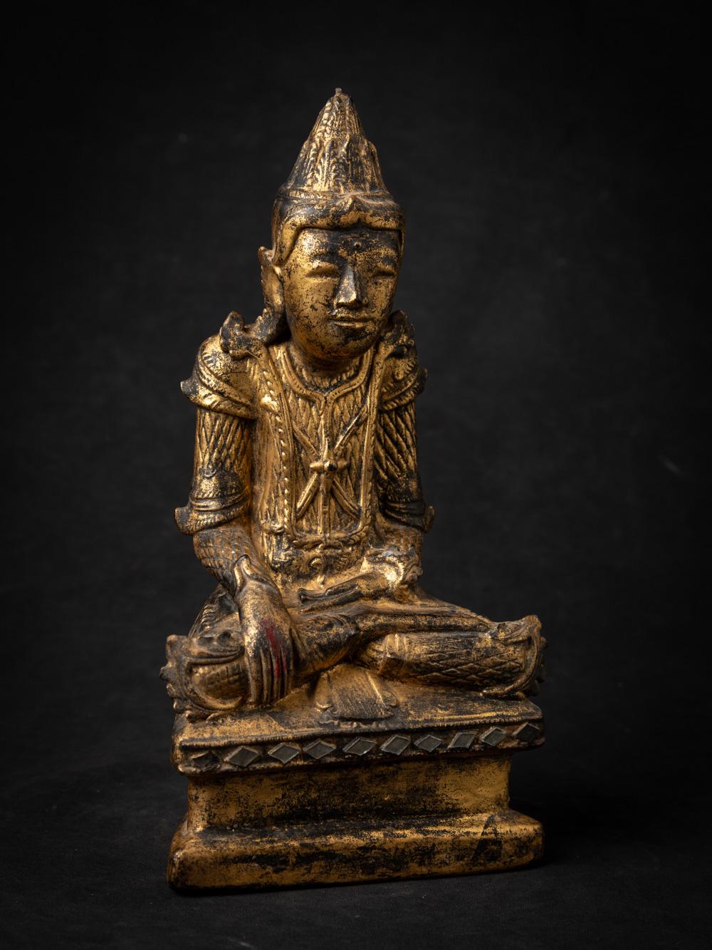Early 19th century antique wooden Burmese Shan Buddha in Bhumisparsha Mudra For Sale 1