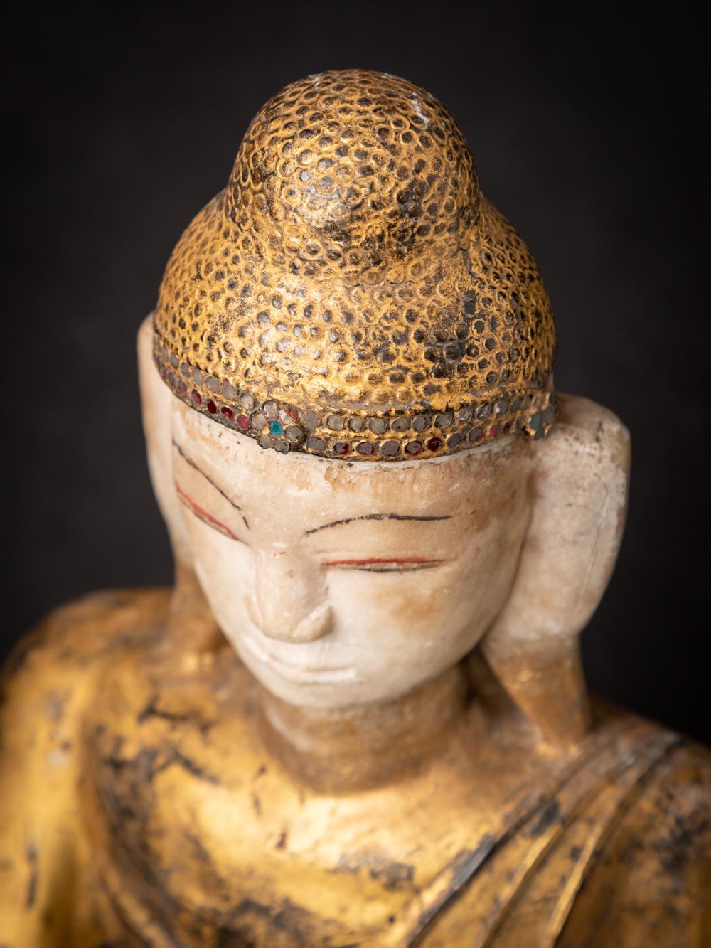 Early 19th century antique wooden Burmese Shan Buddha in Bhumisparsha Mudra For Sale 3