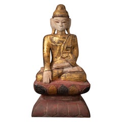 Bouddha Shan birman en bois ancien du début du 19e siècle avec Bhumisparsha Mudra