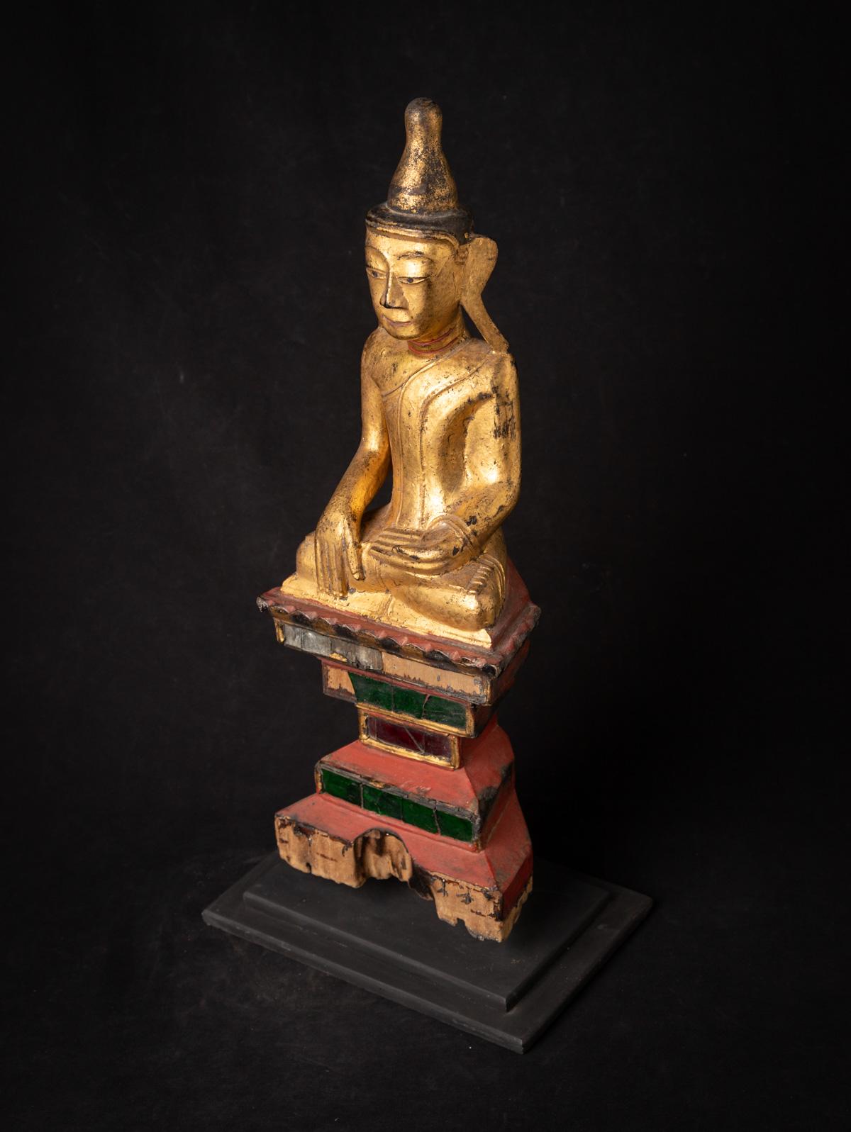 Début du 19ème siècle Statue de Bouddha Shan en bois de Birmanie en vente 9