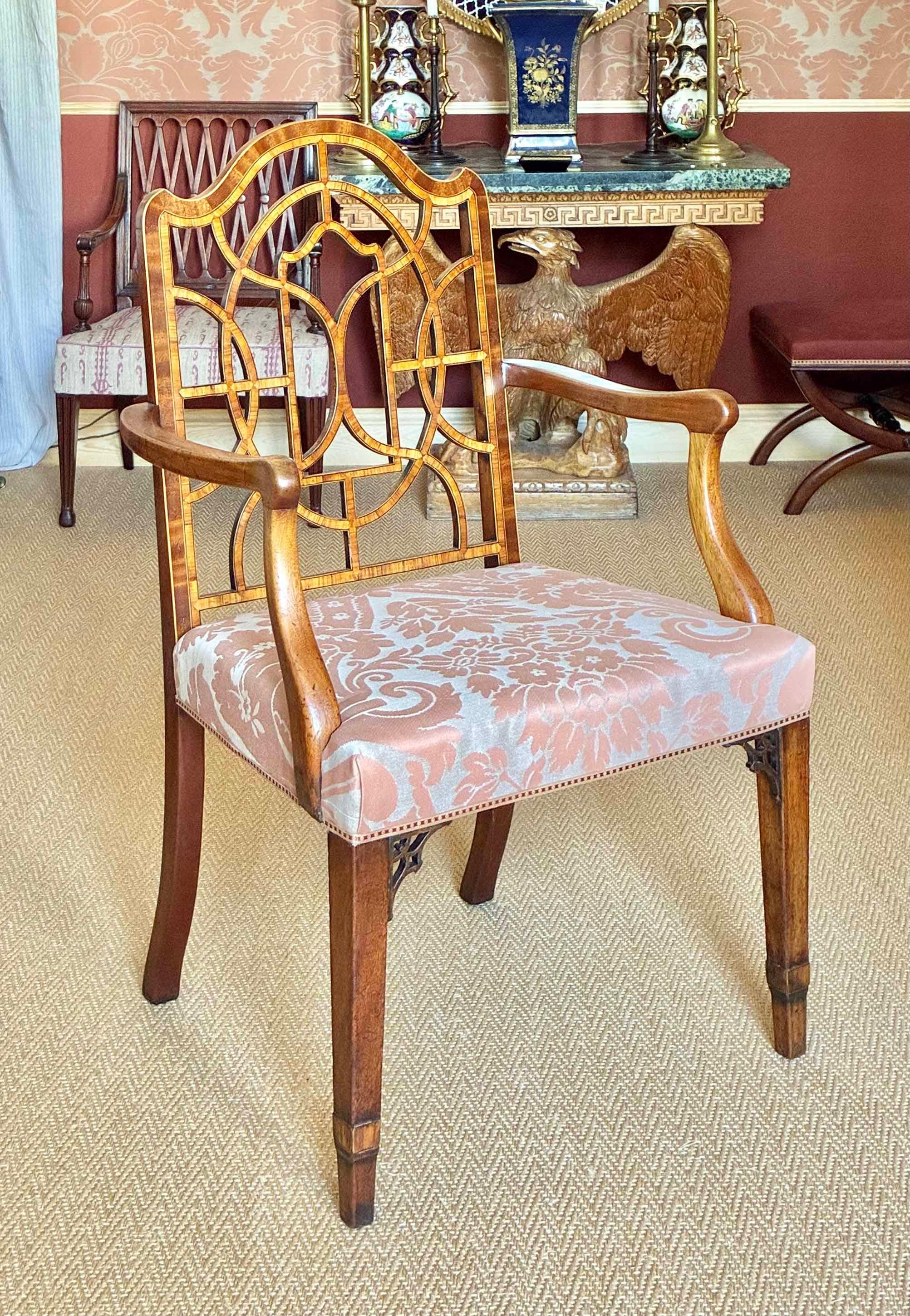 Superbe paire de fauteuils ouverts de la fin du XVIIIe siècle ou du début du XIXe siècle, de dimensions généreuses, avec une superbe couleur dorée et une patine naturelle. Angleterre, vers 1800-1820.

Pourquoi nous les aimons

Un modèle