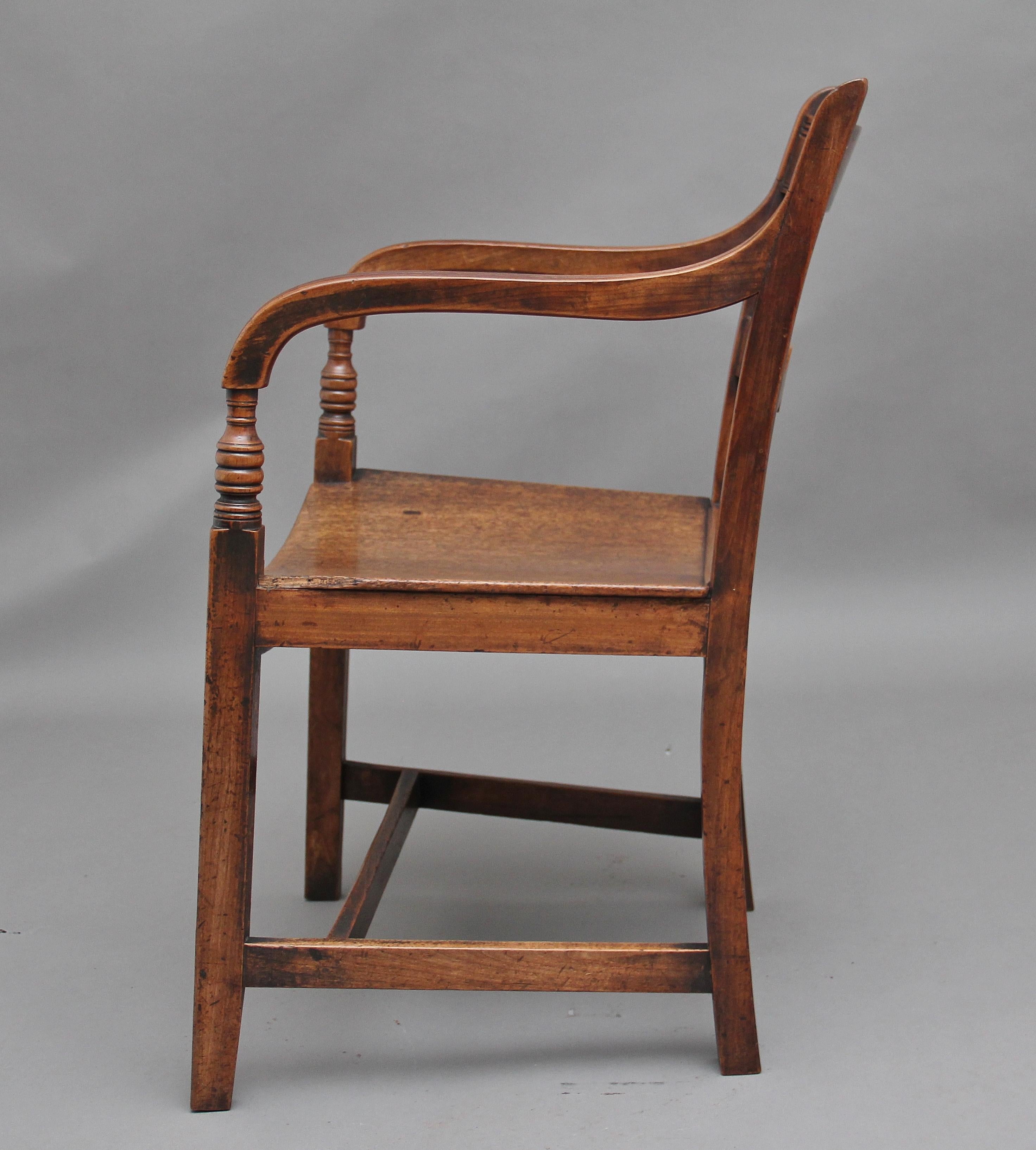 Early 19th Century Ash and Elm Armchair In Good Condition In Martlesham, GB
