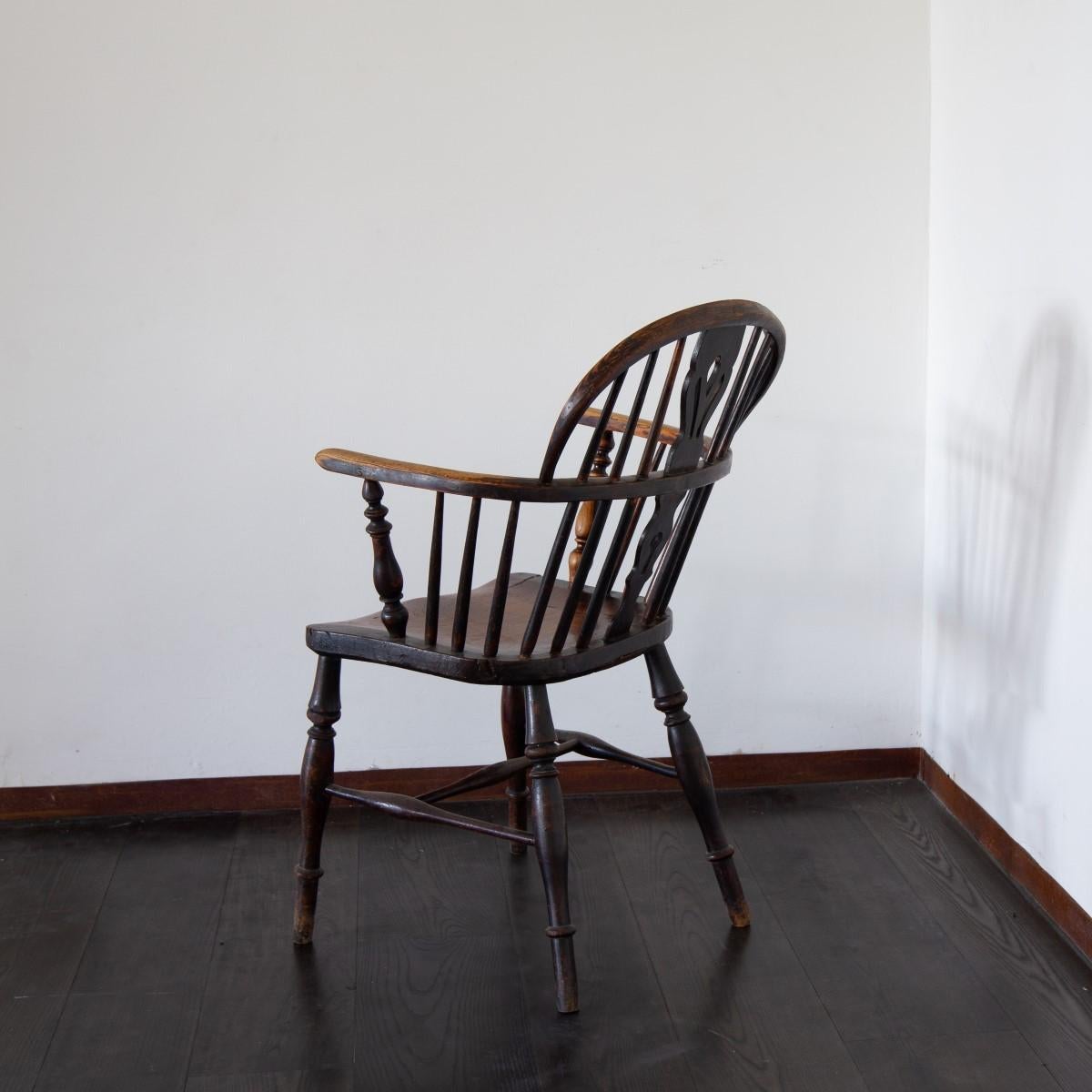 English Early 19th Century Ash and Elm Windsor Back Chair