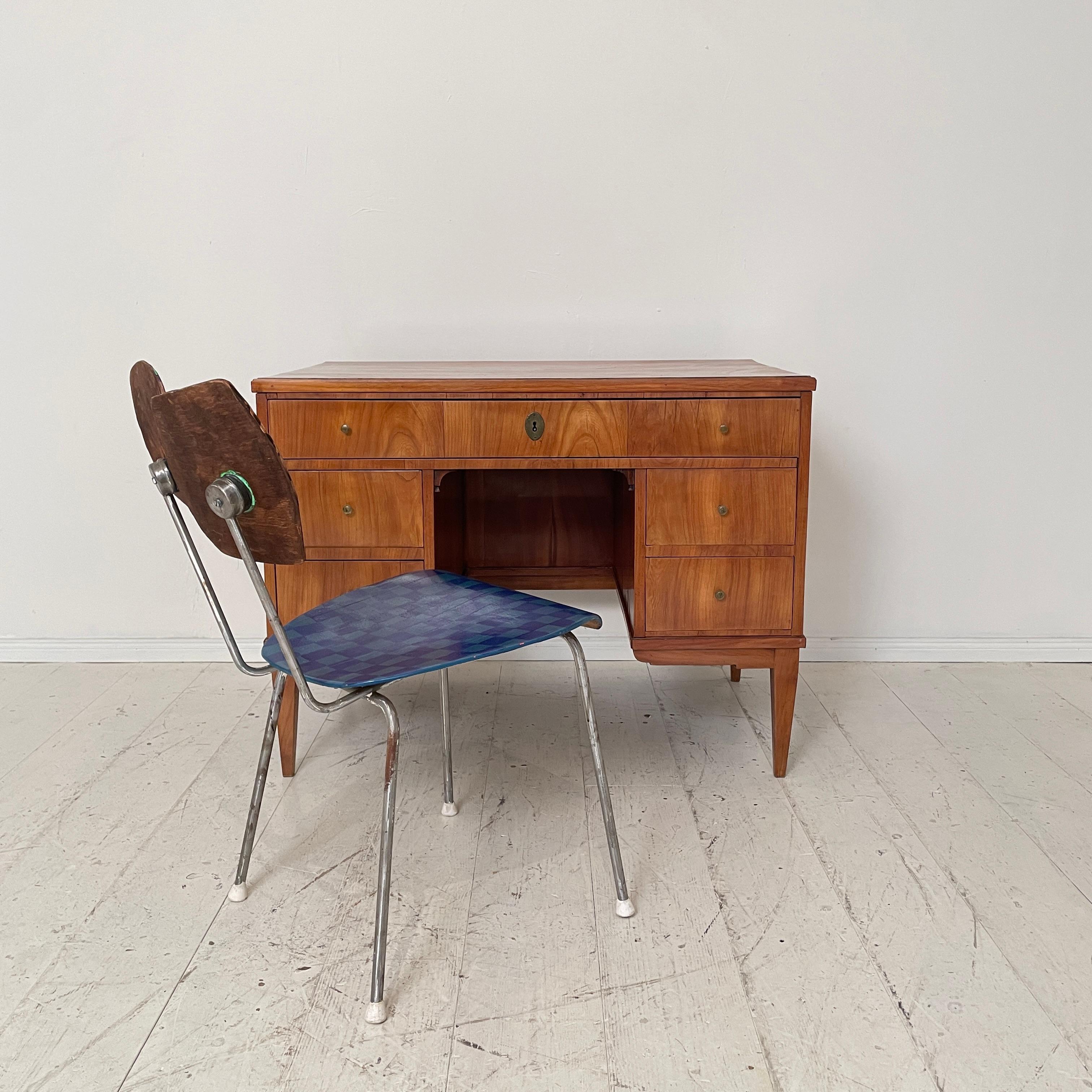 Early 19th Century Austrian Biedermeier Desk /Writing Table in Brown Cherry Wood 8