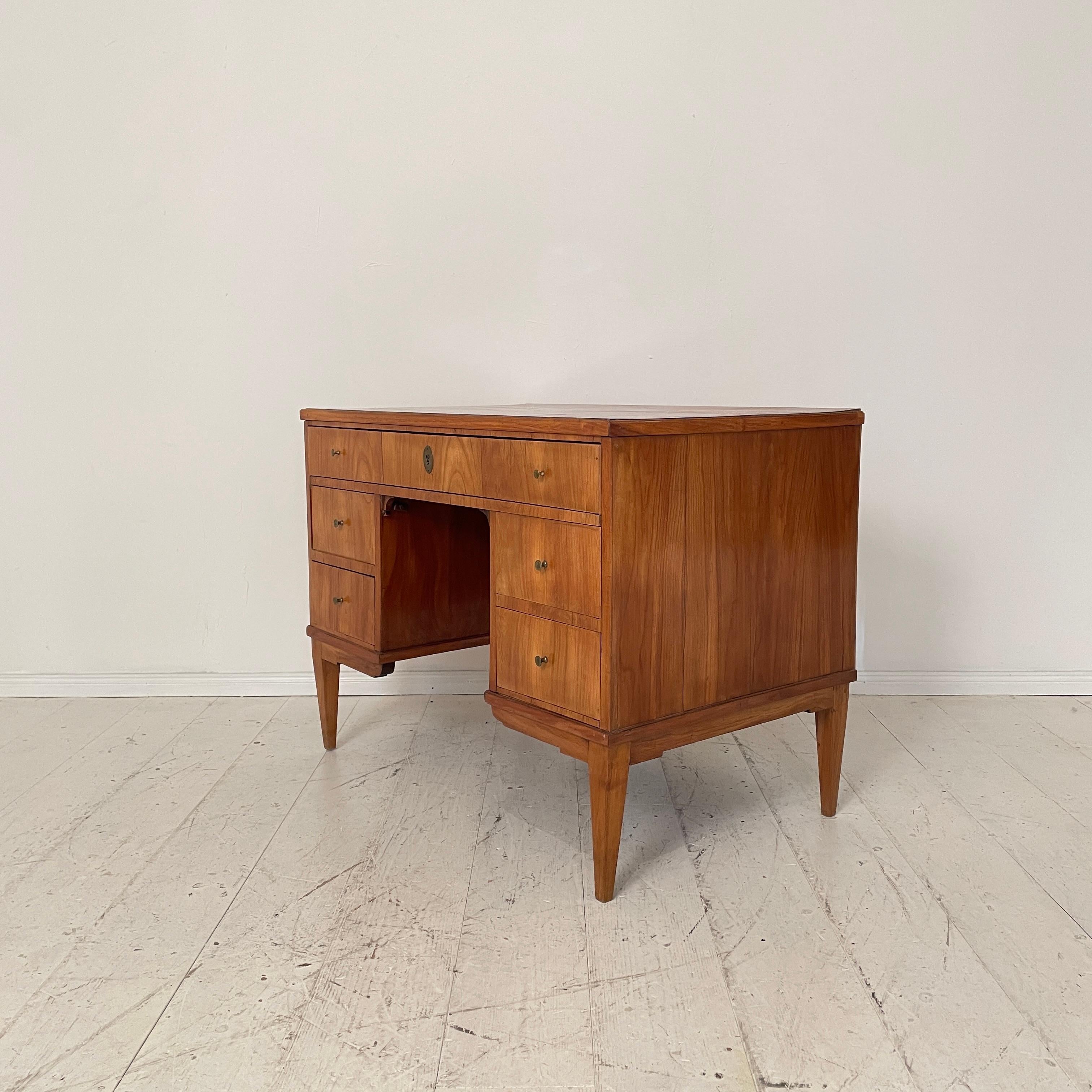 Early 19th Century Austrian Biedermeier Desk /Writing Table in Brown Cherry Wood 10
